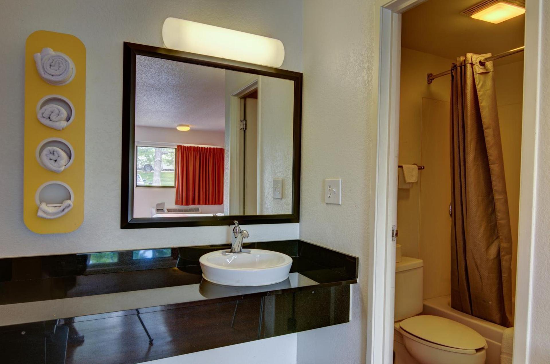 Days Inn by Wyndham Kansas City Northeast photo 29