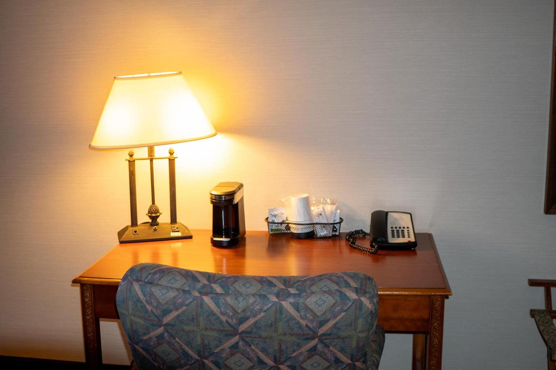 Hotel Topeka at City Center photo 18
