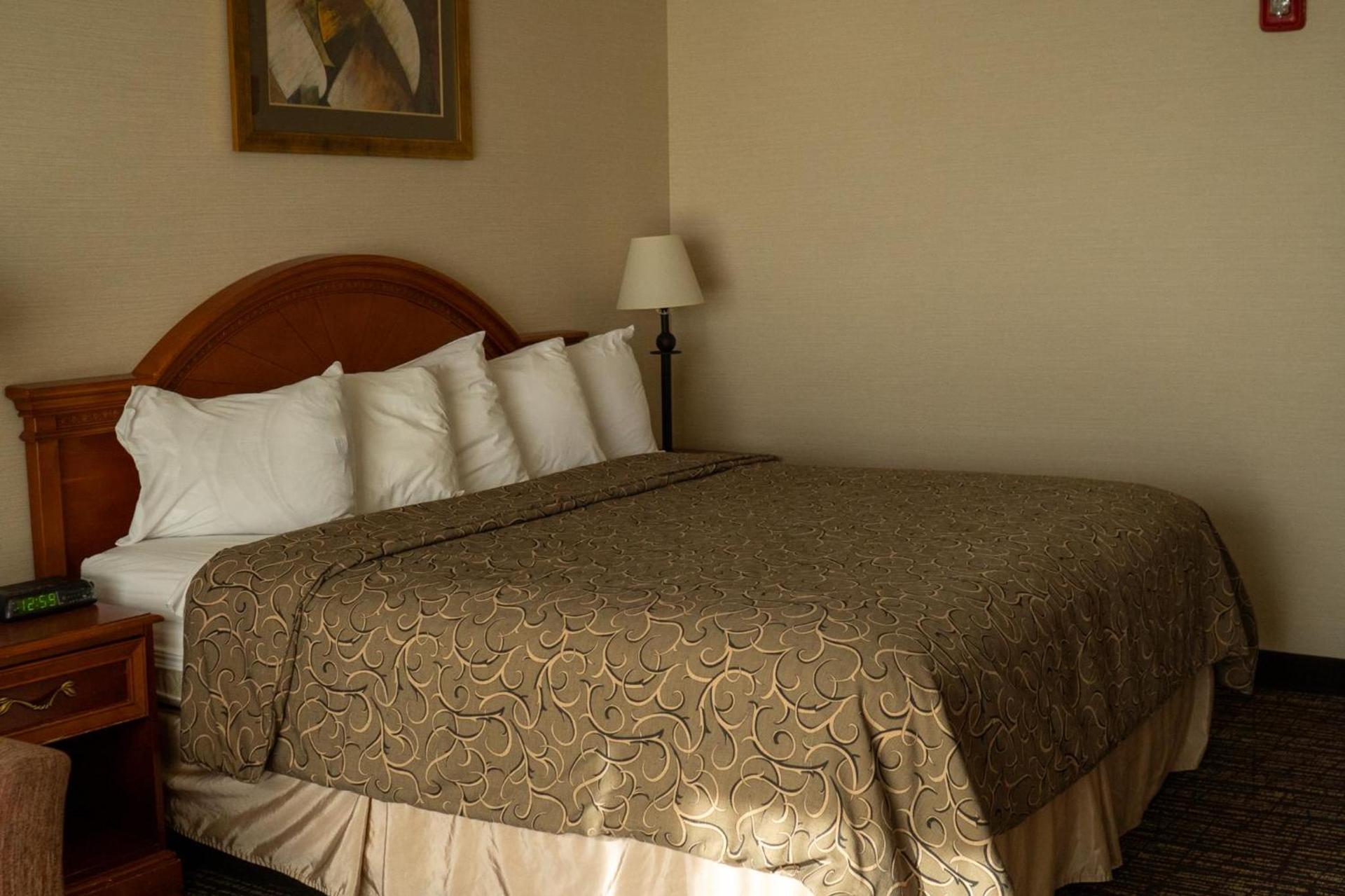 Hotel Topeka at City Center photo 16