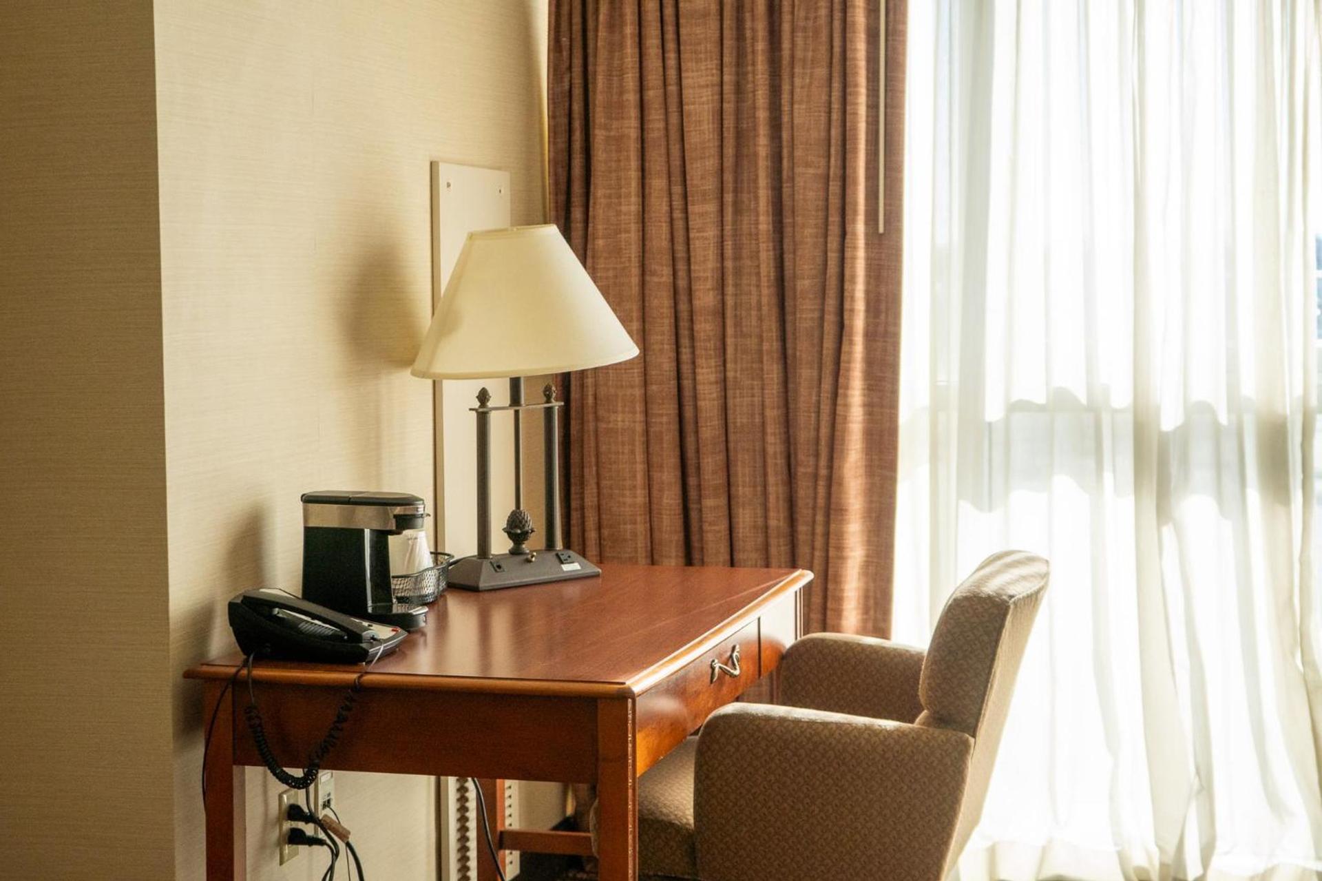 Hotel Topeka at City Center photo 14