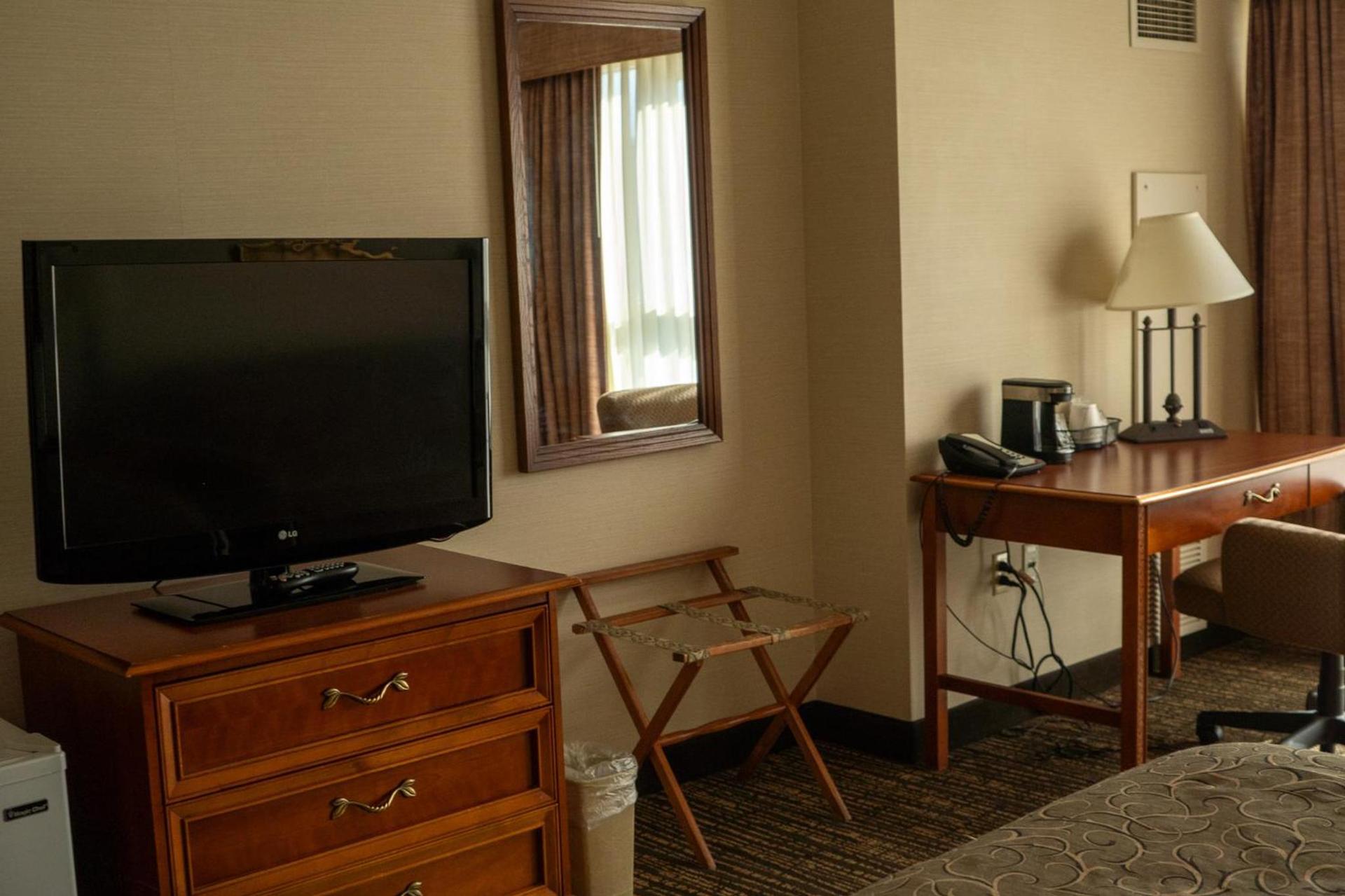 Hotel Topeka at City Center photo 19