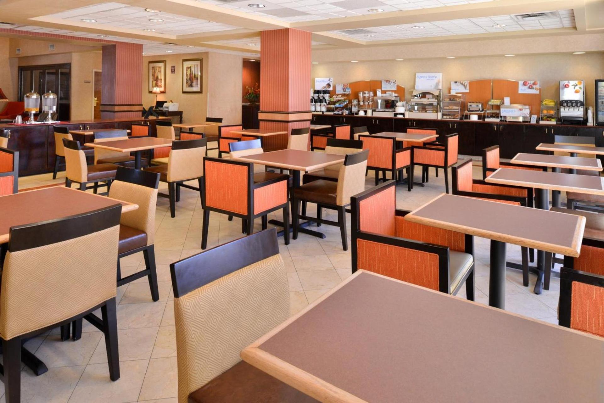 Holiday Inn Express & Suites Austin North Central by IHG photo 22