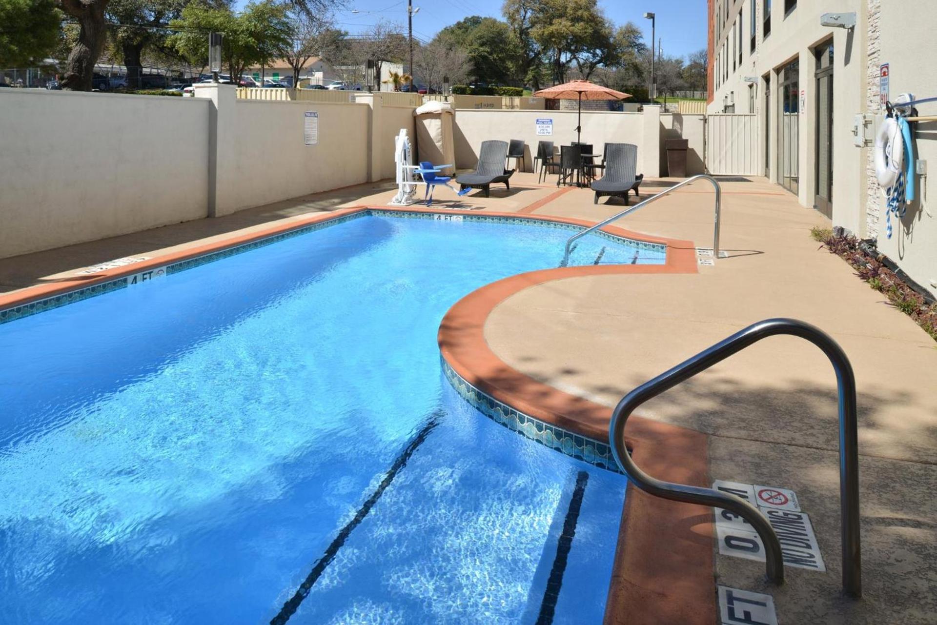Holiday Inn Express & Suites Austin North Central by IHG photo 16