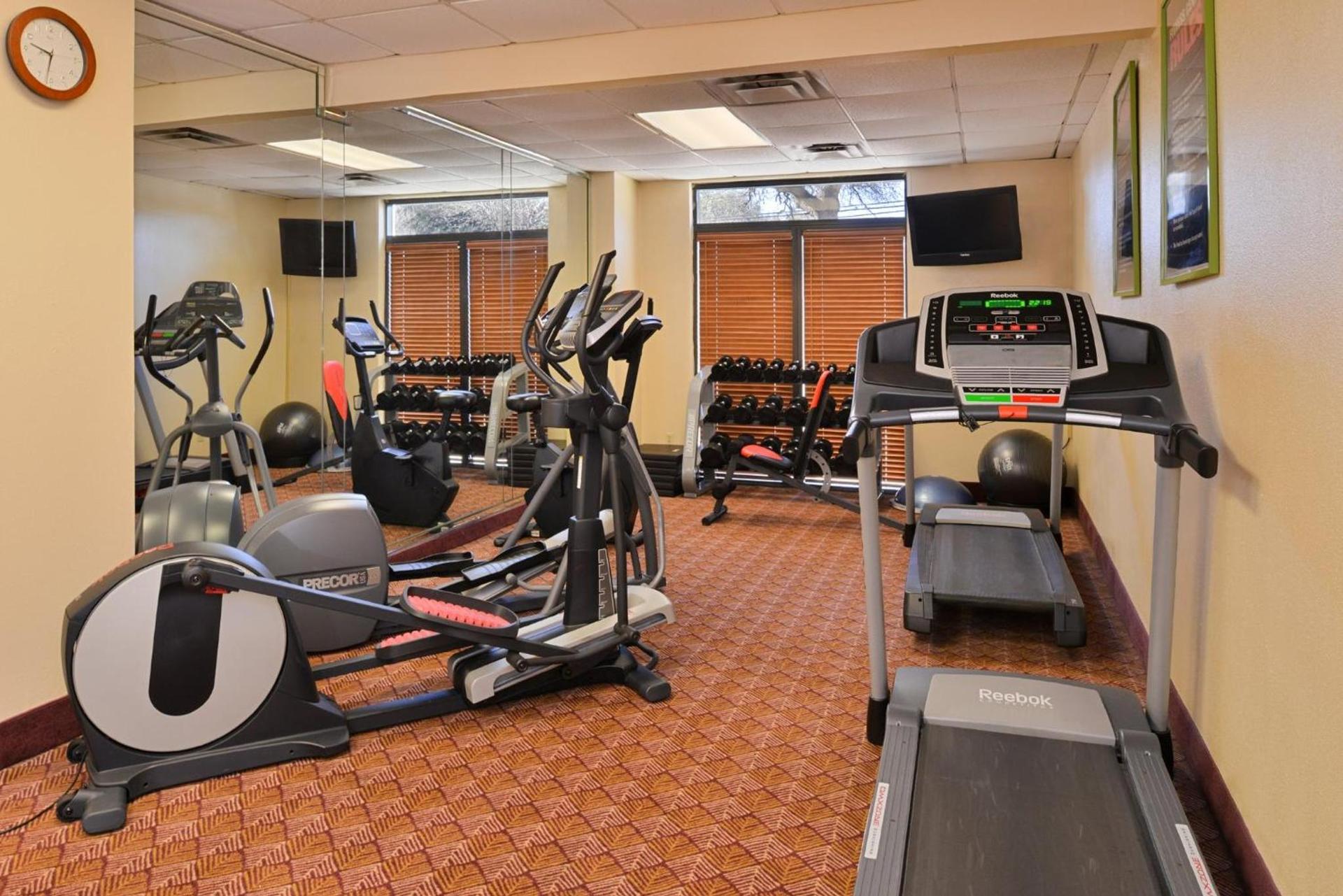 Holiday Inn Express & Suites Austin North Central by IHG photo 11