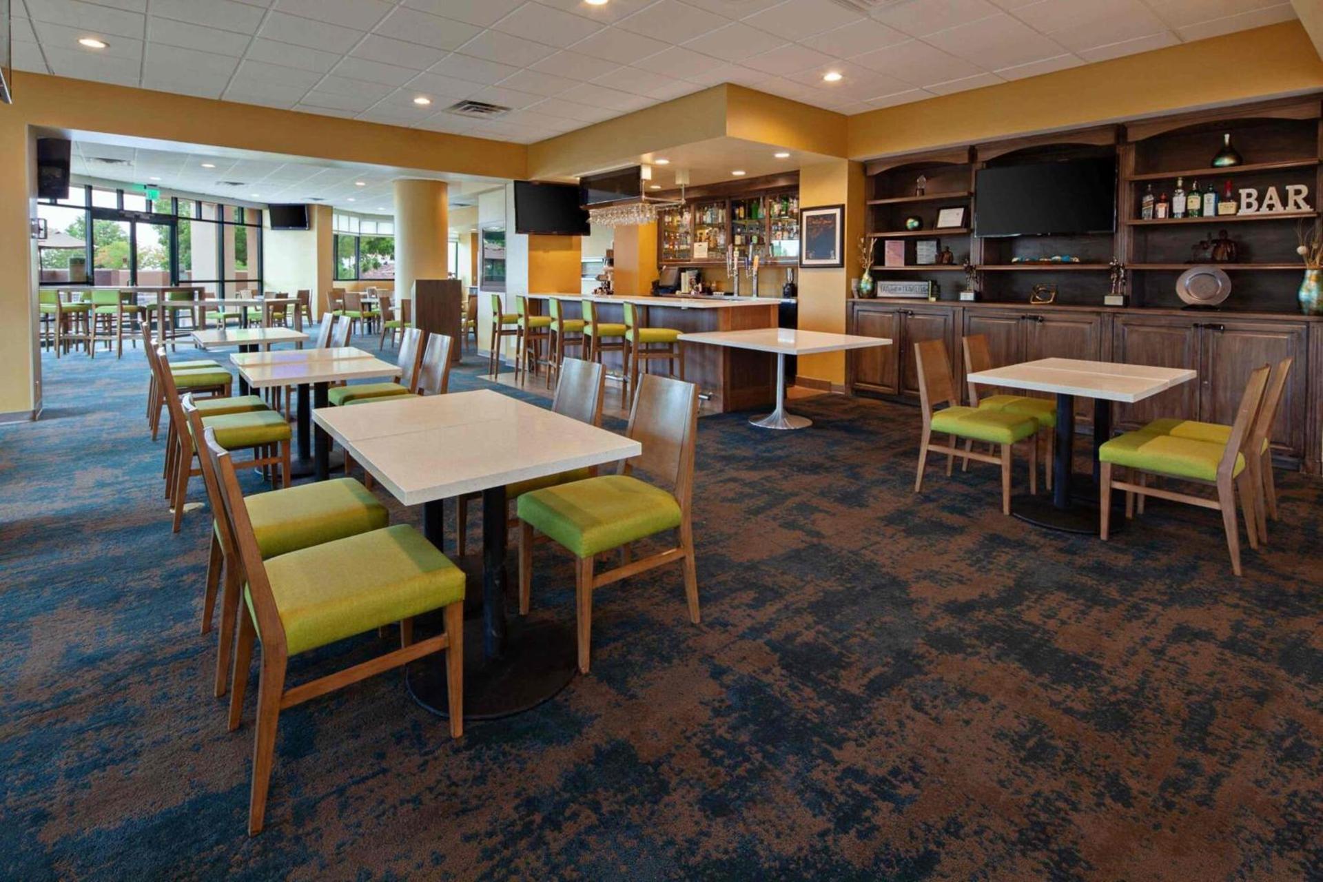 Holiday Inn Palmdale-Lancaster by IHG photo 2