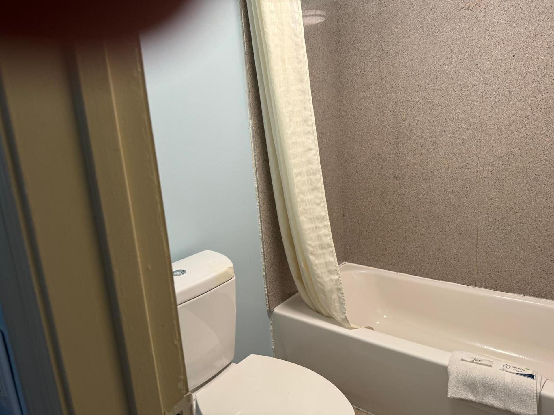 Red Carpet Inn & Suites - Danville photo 18