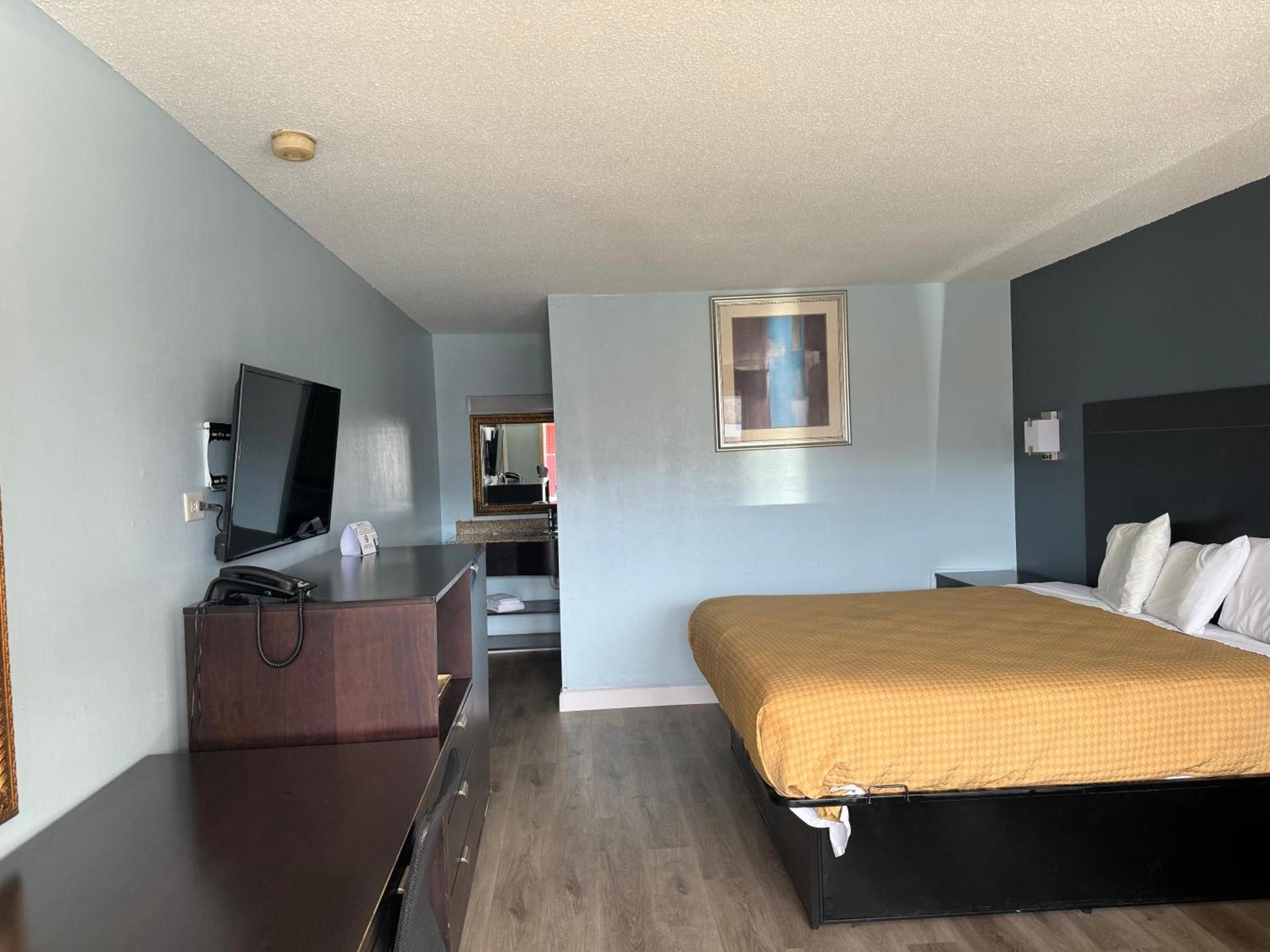 Red Carpet Inn & Suites - Danville photo 14