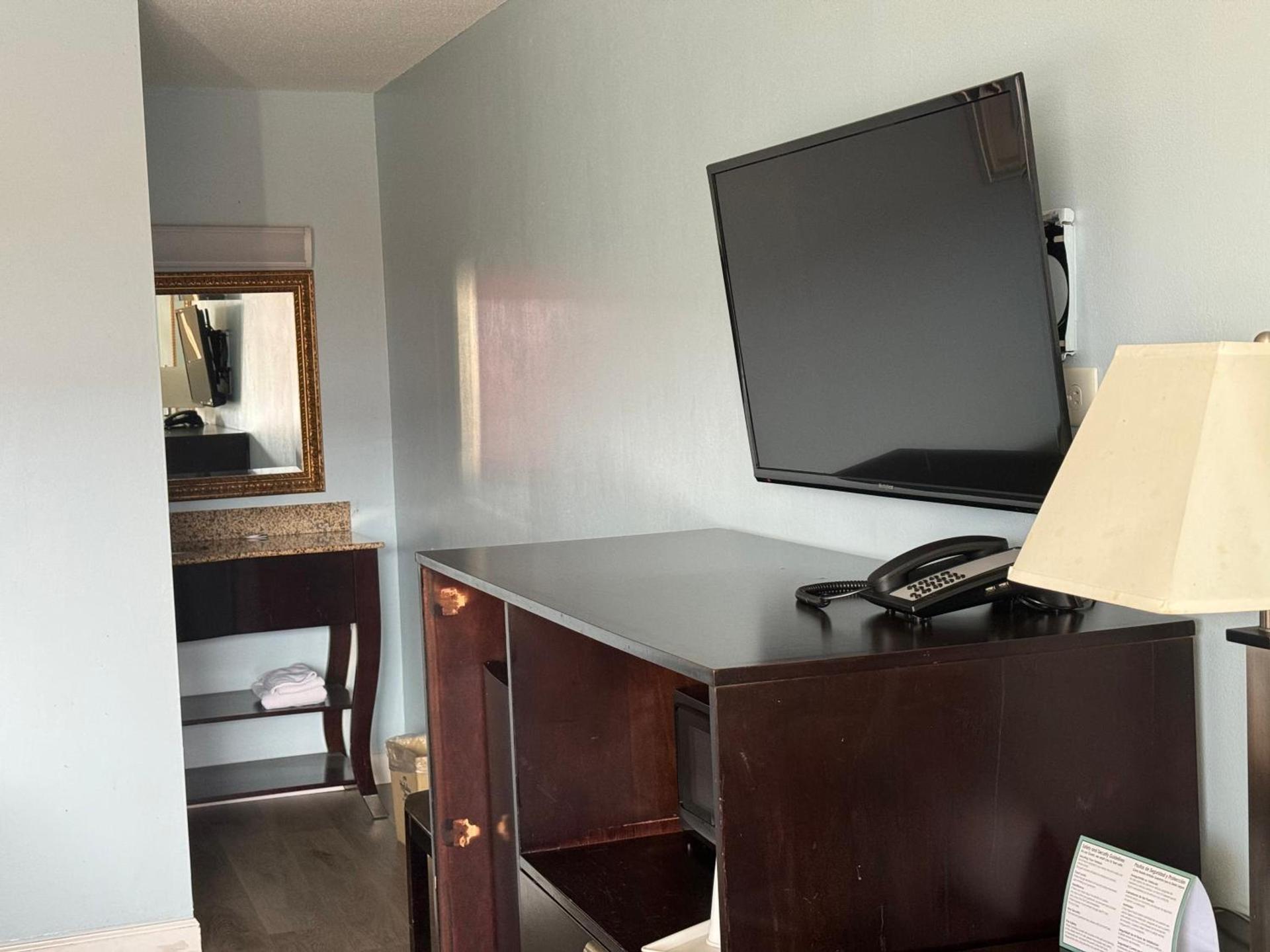 Red Carpet Inn & Suites - Danville photo 6