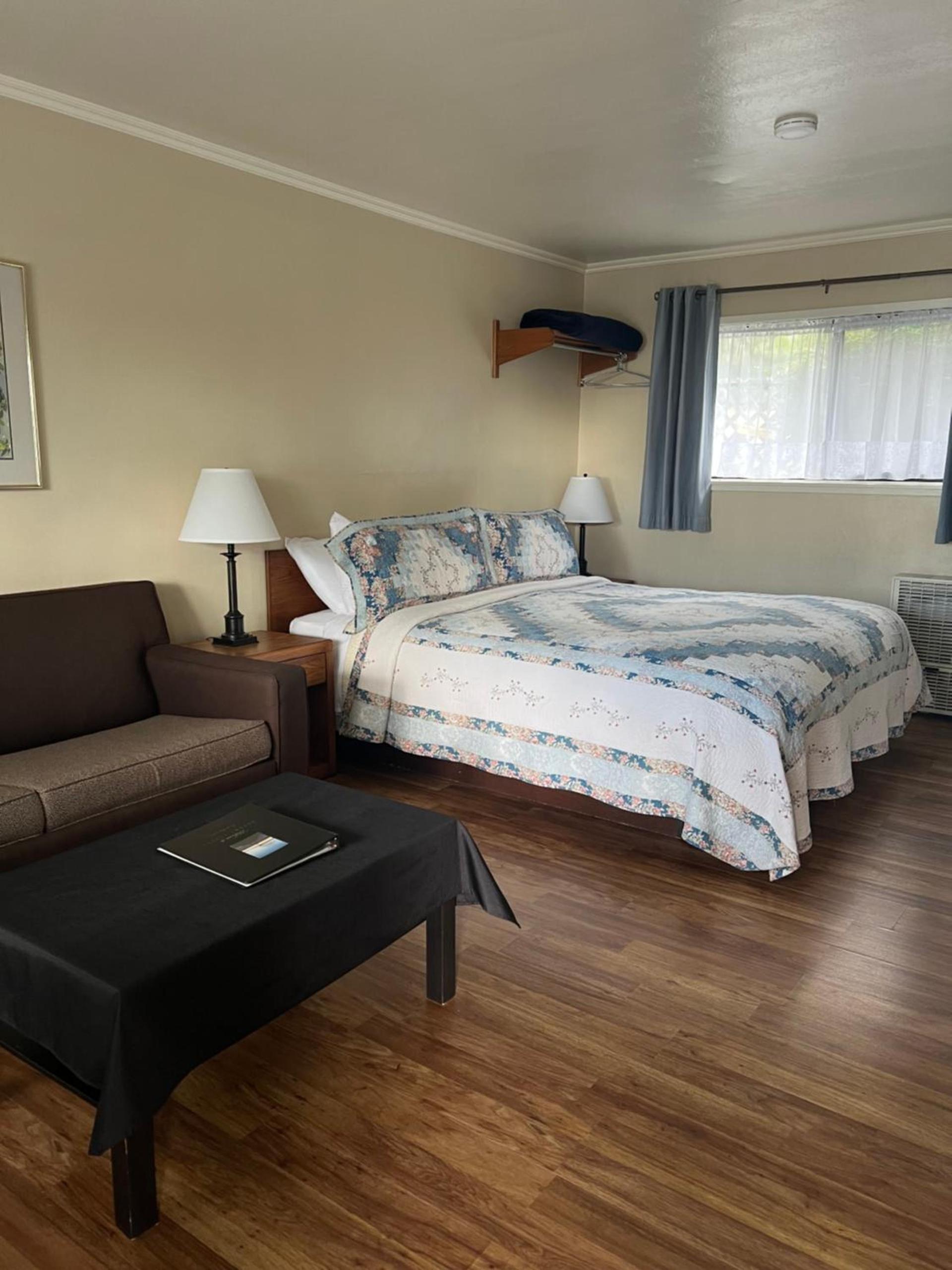 Ocean Cove Lodge photo 10