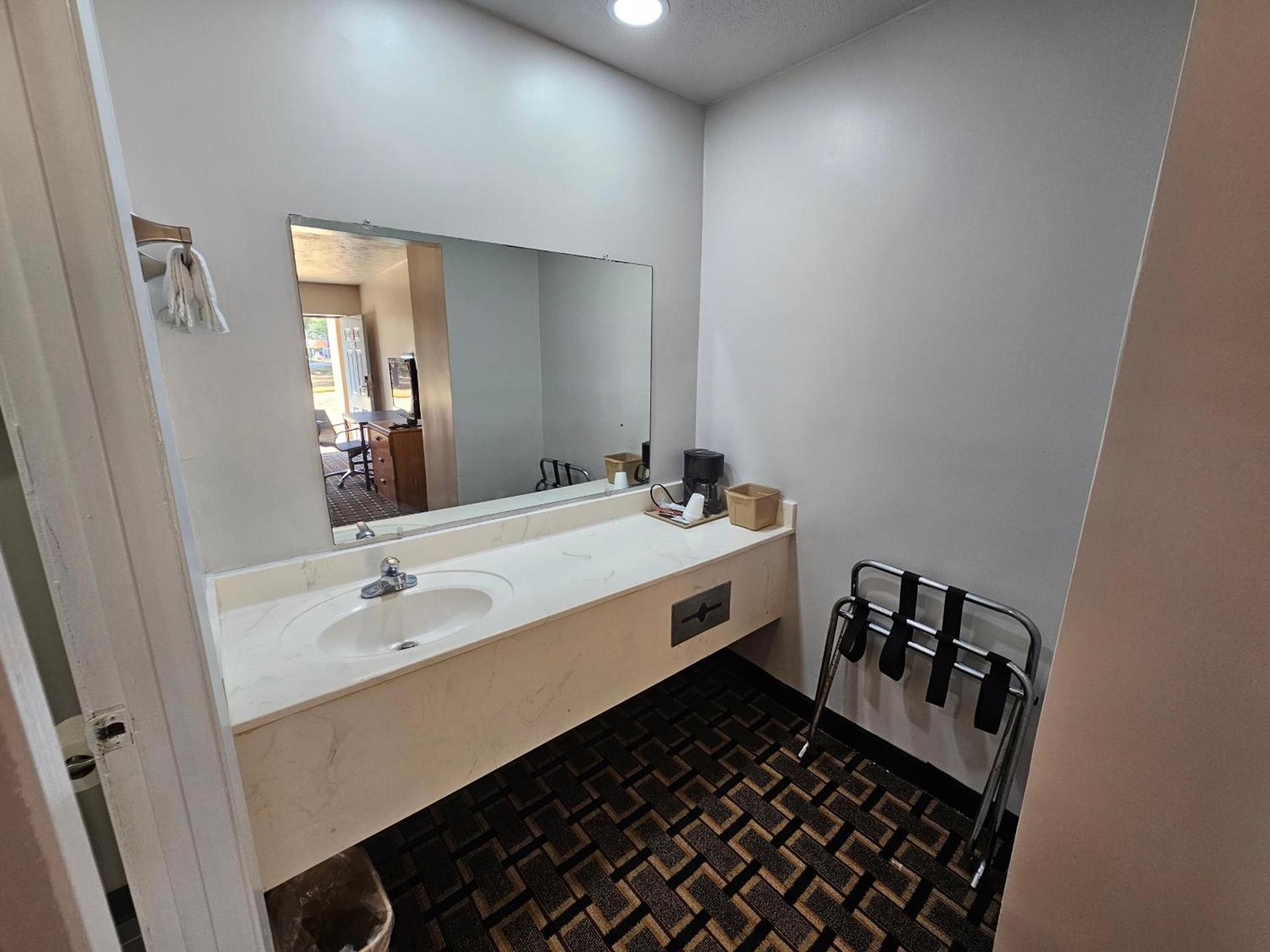 TRAVEL INN photo 14