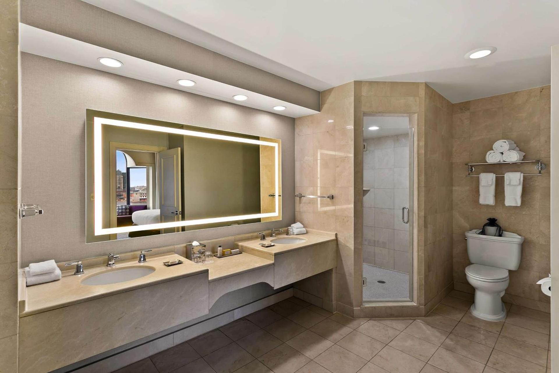 The Royal Sonesta Harbor Court Baltimore photo 38
