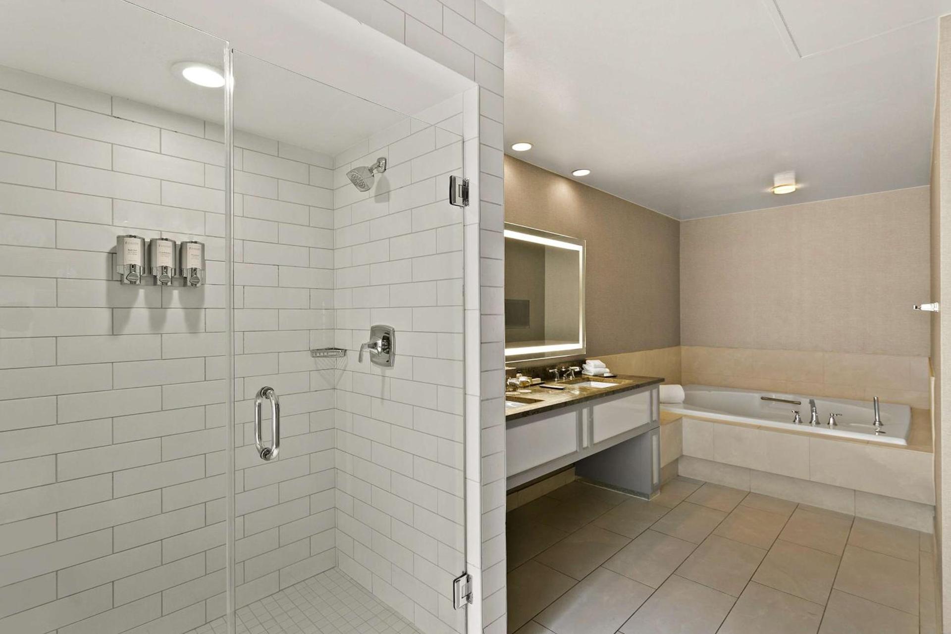 The Royal Sonesta Harbor Court Baltimore photo 39