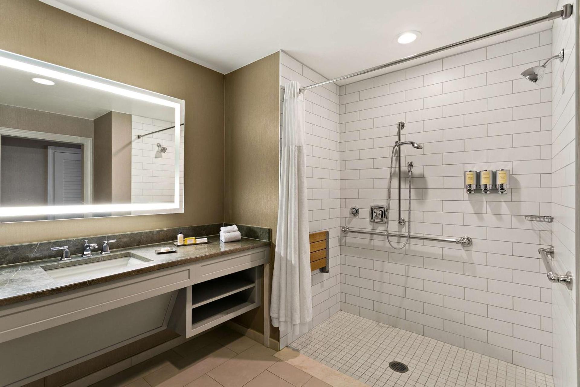 The Royal Sonesta Harbor Court Baltimore photo 41