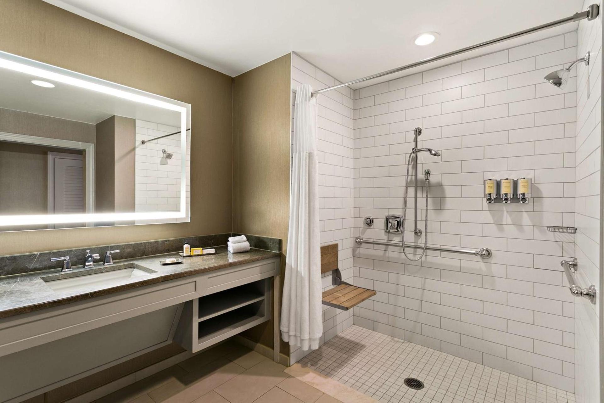 The Royal Sonesta Harbor Court Baltimore photo 42