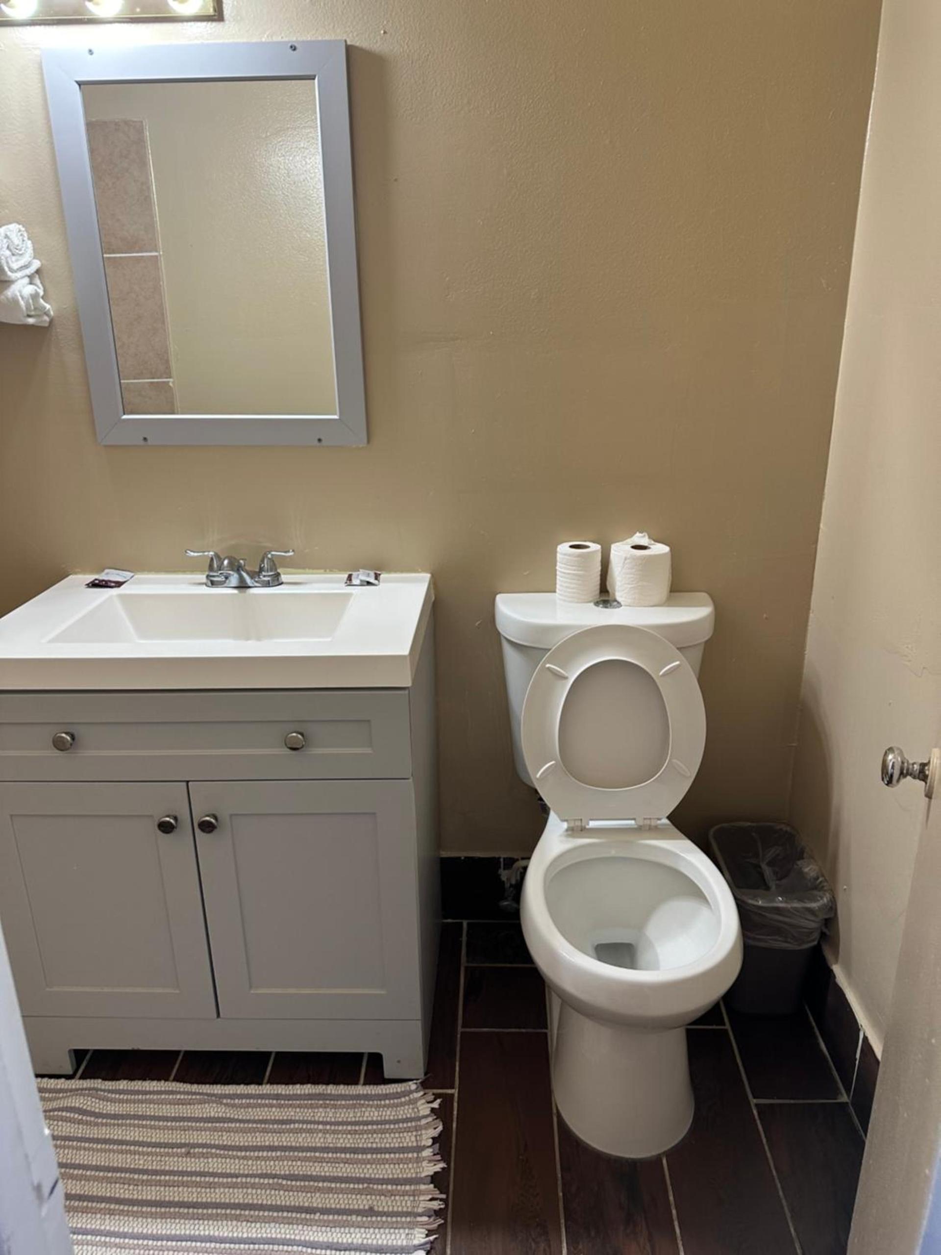 Economy inn photo 5