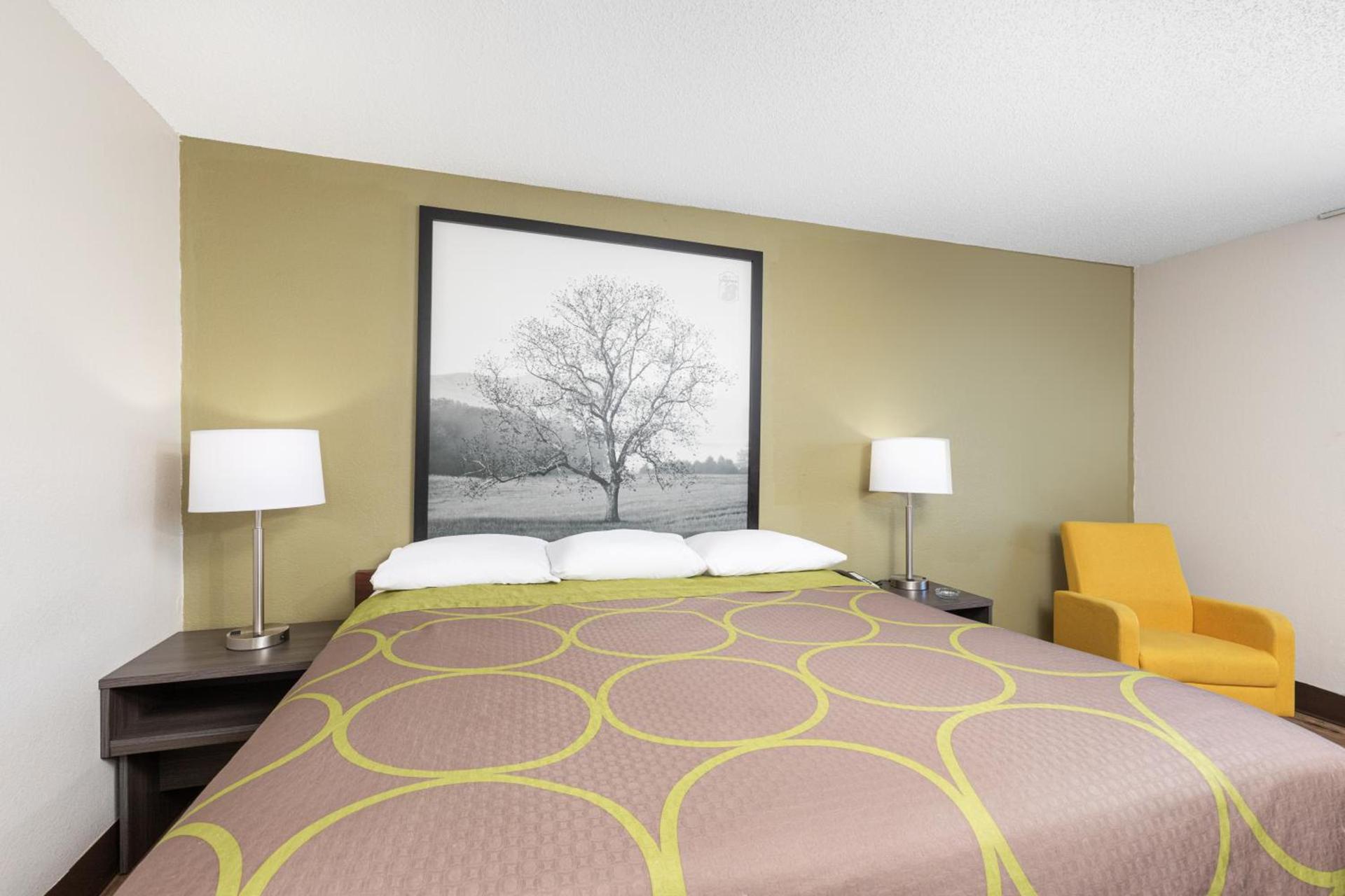 Super 8 by Wyndham Johnson City photo 42