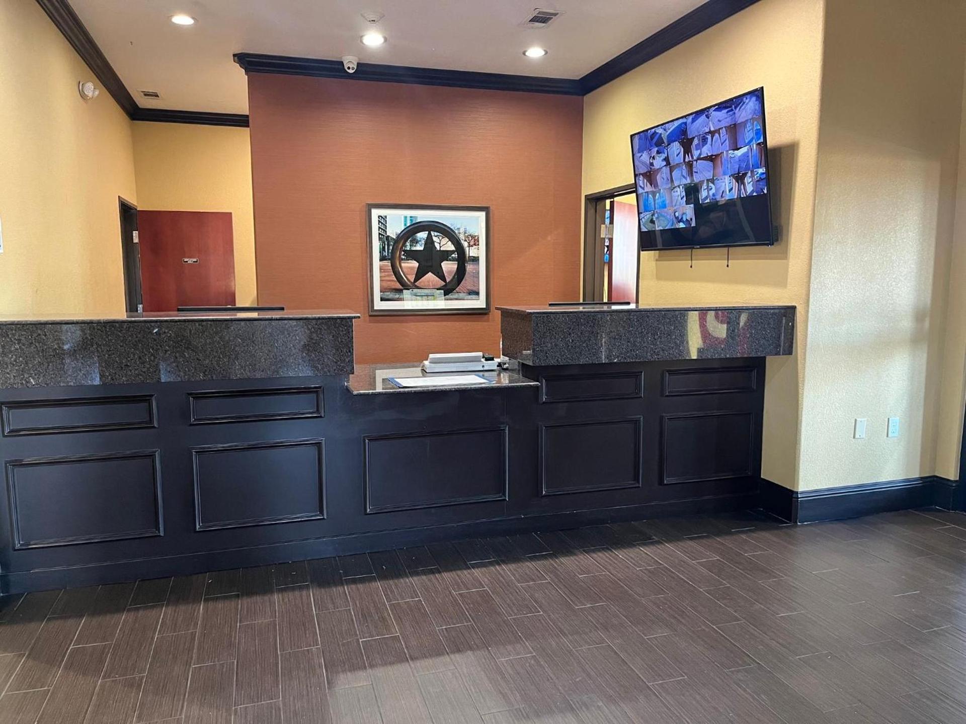 Red Roof Inn & Suites Sulphur Springs photo 4