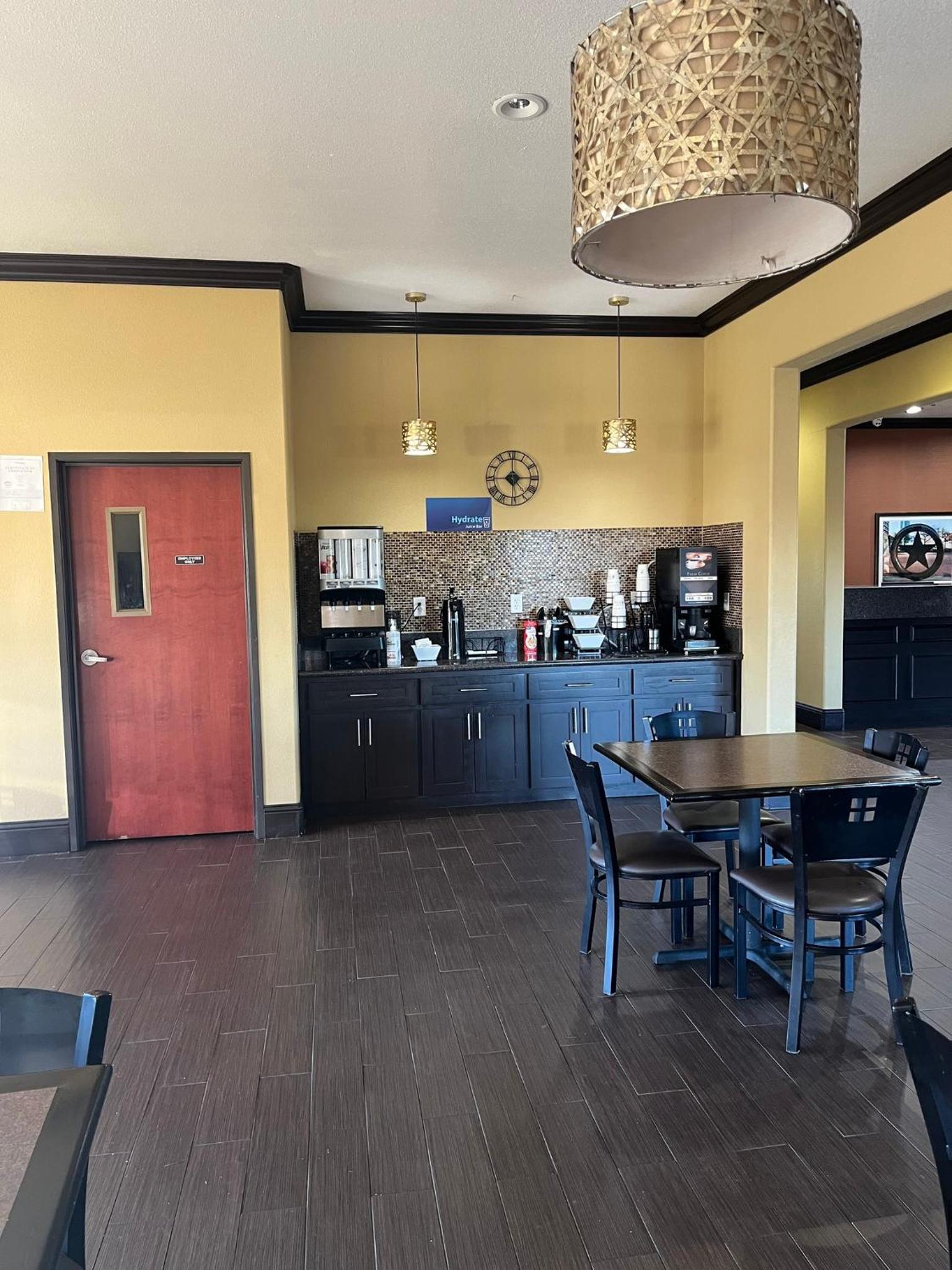 Red Roof Inn & Suites Sulphur Springs photo 5
