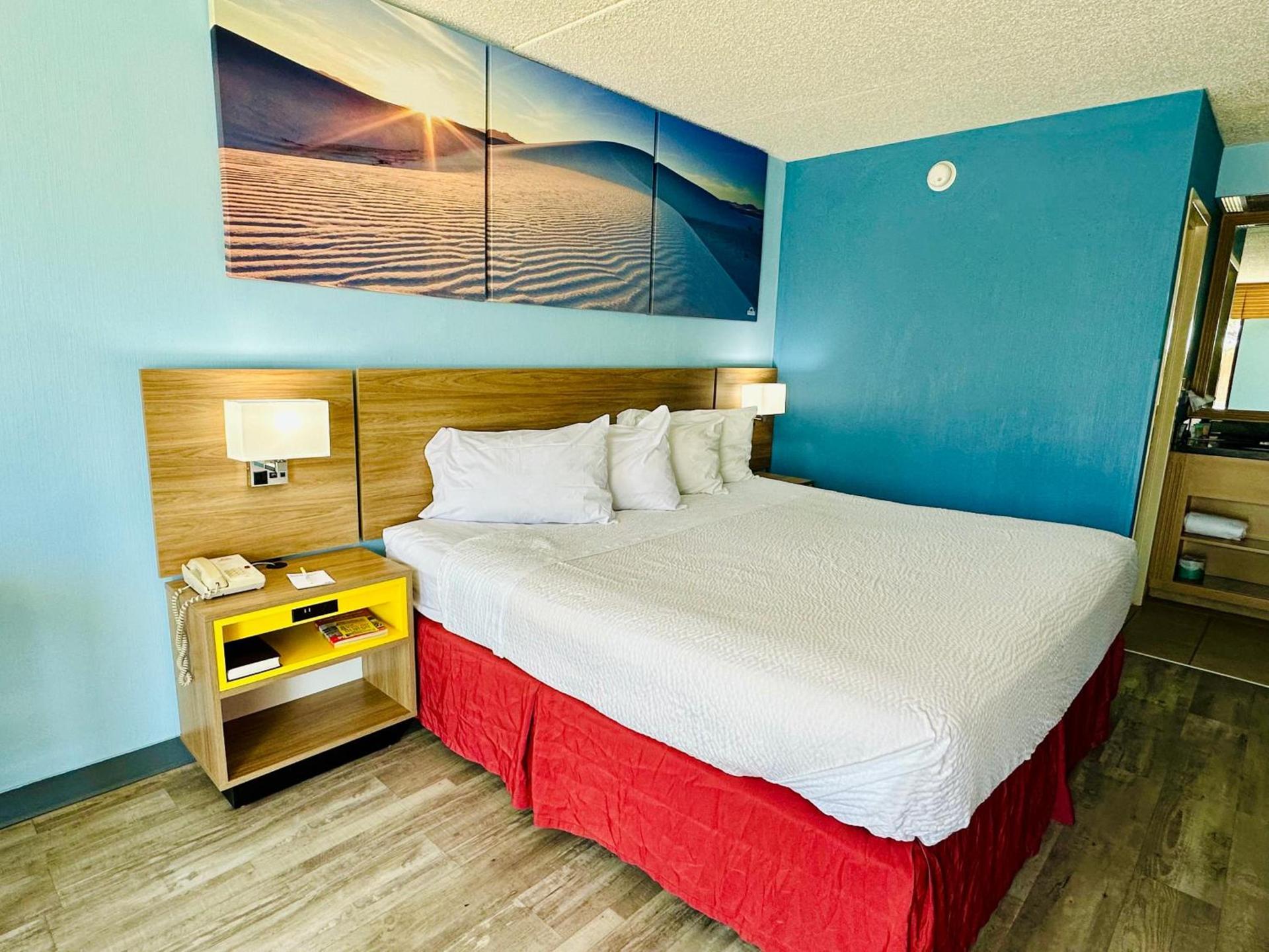 Days Inn by Wyndham Las Cruces photo 3
