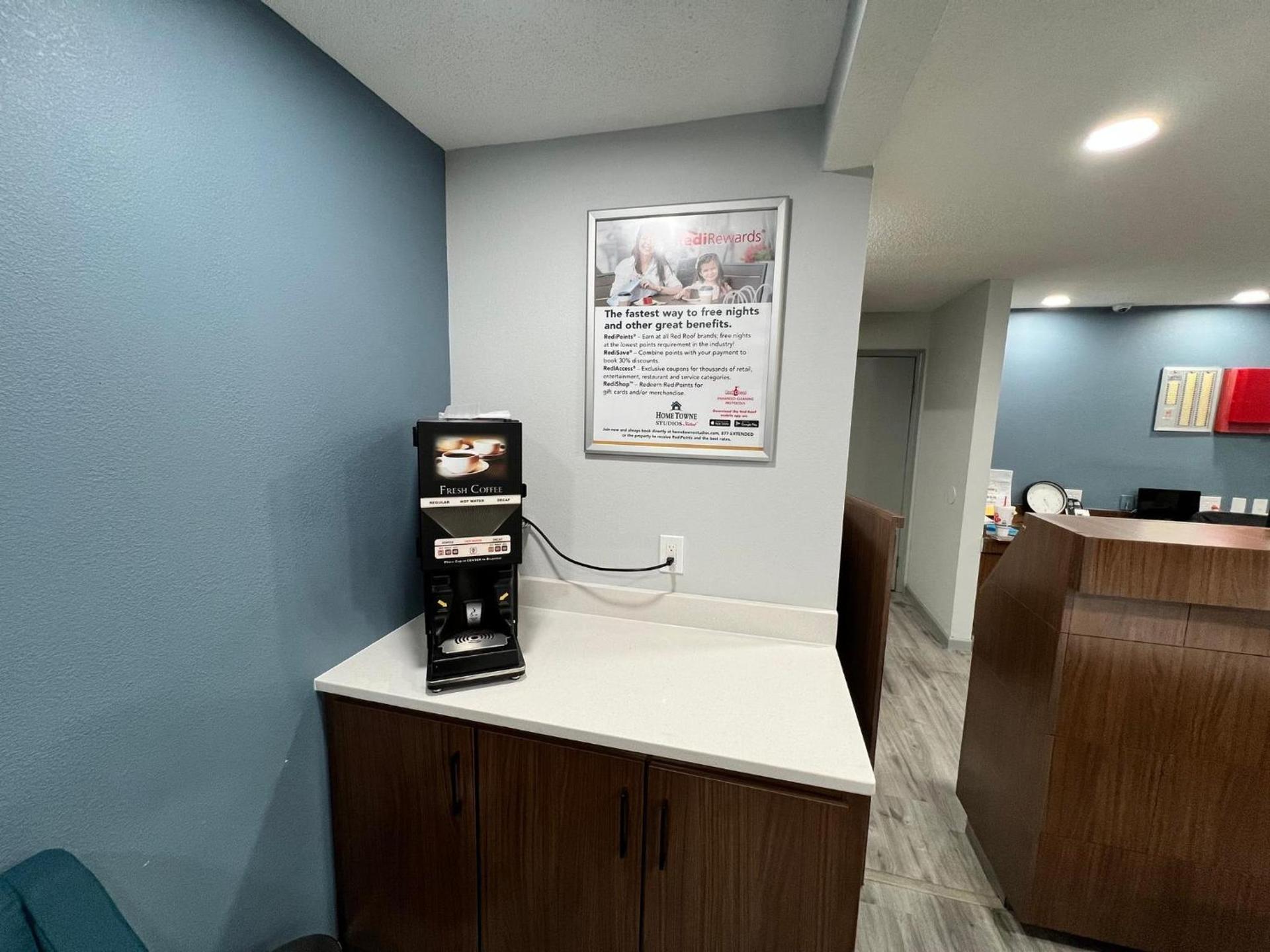 HomeTowne Studios by Red Roof Florence, KY-Cincinnati Airport photo 1