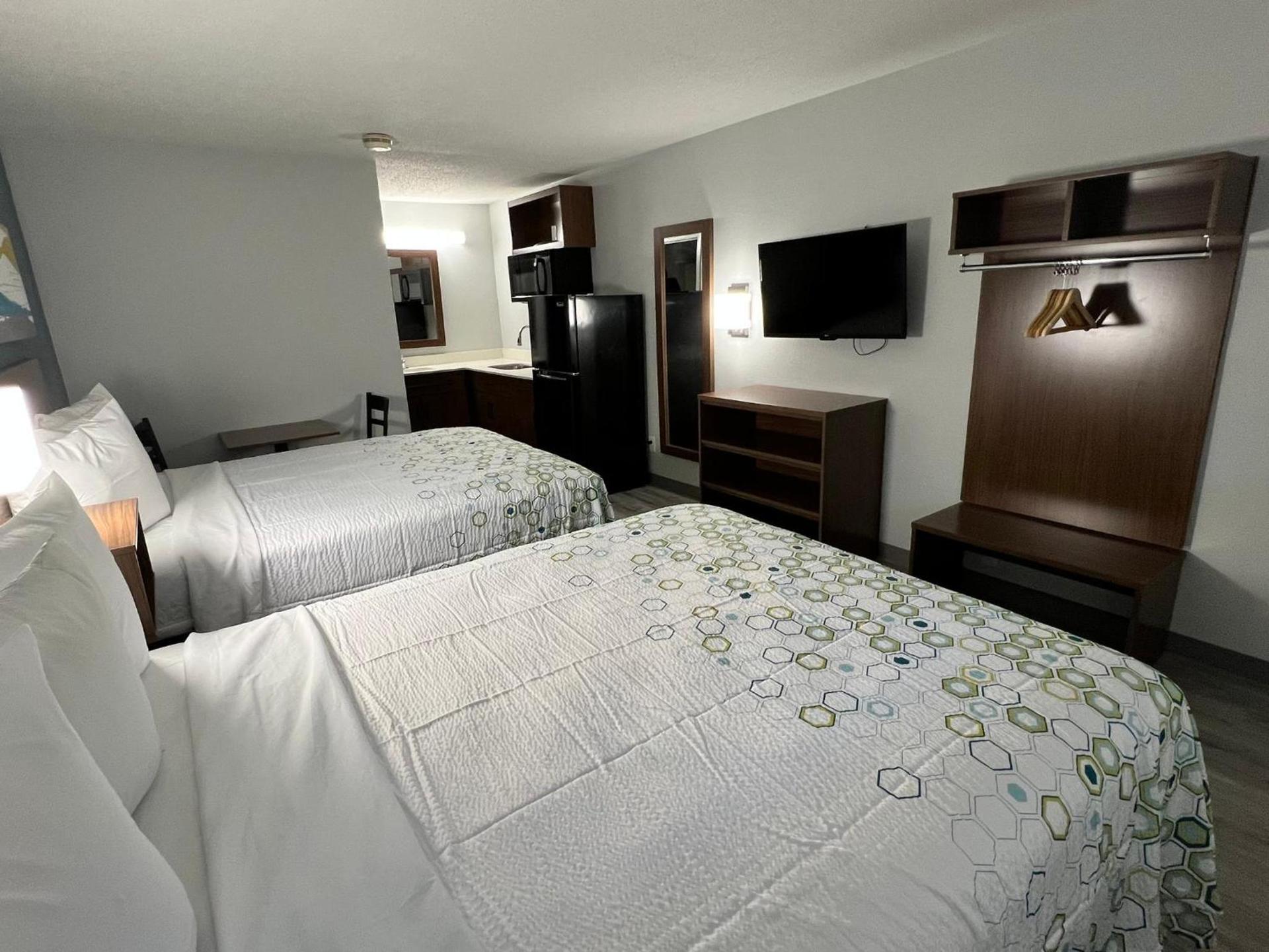 HomeTowne Studios by Red Roof Florence, KY-Cincinnati Airport photo 12