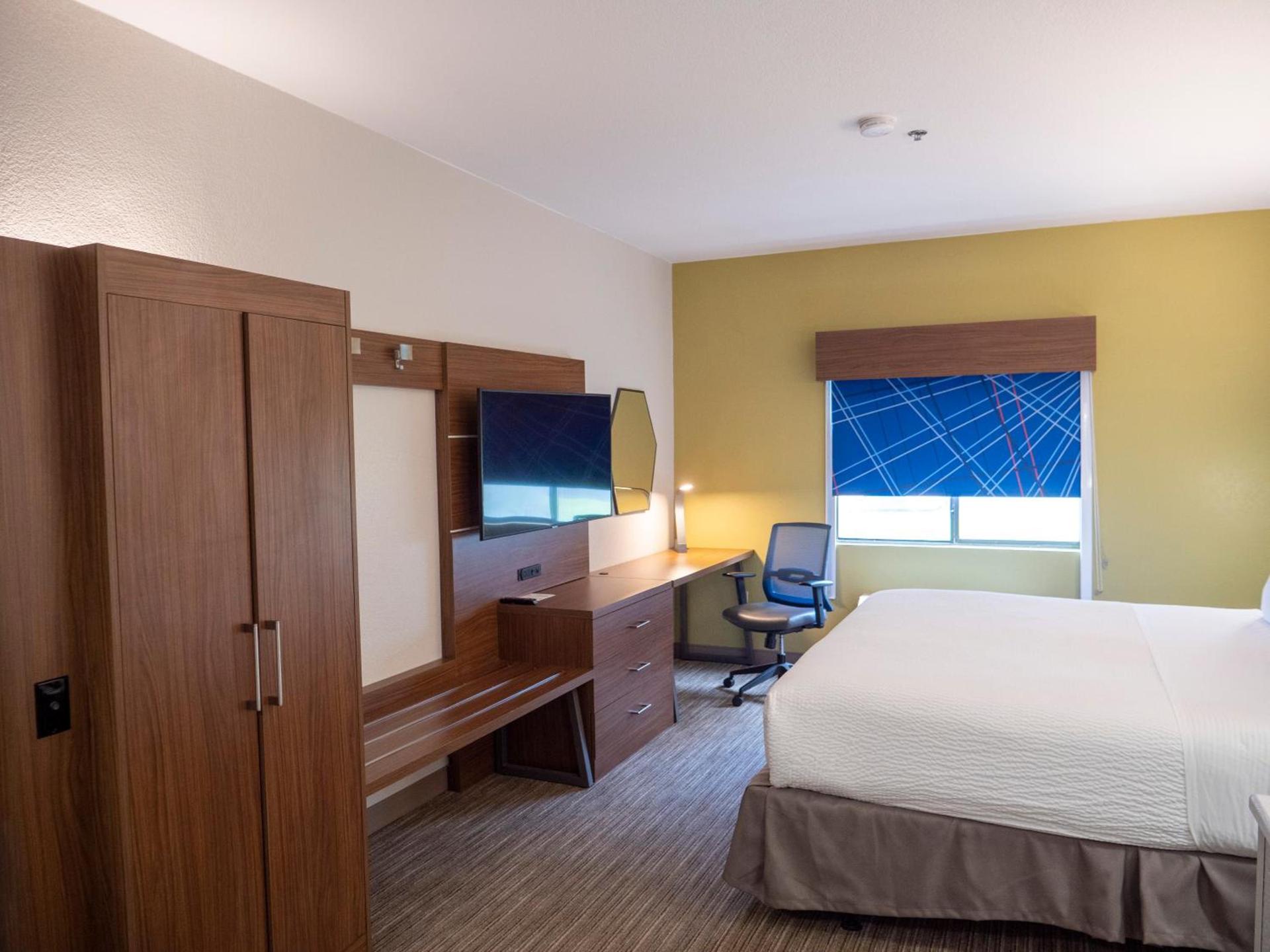 Holiday Inn Express & Suites Greenville Airport i85 by IHG photo 43
