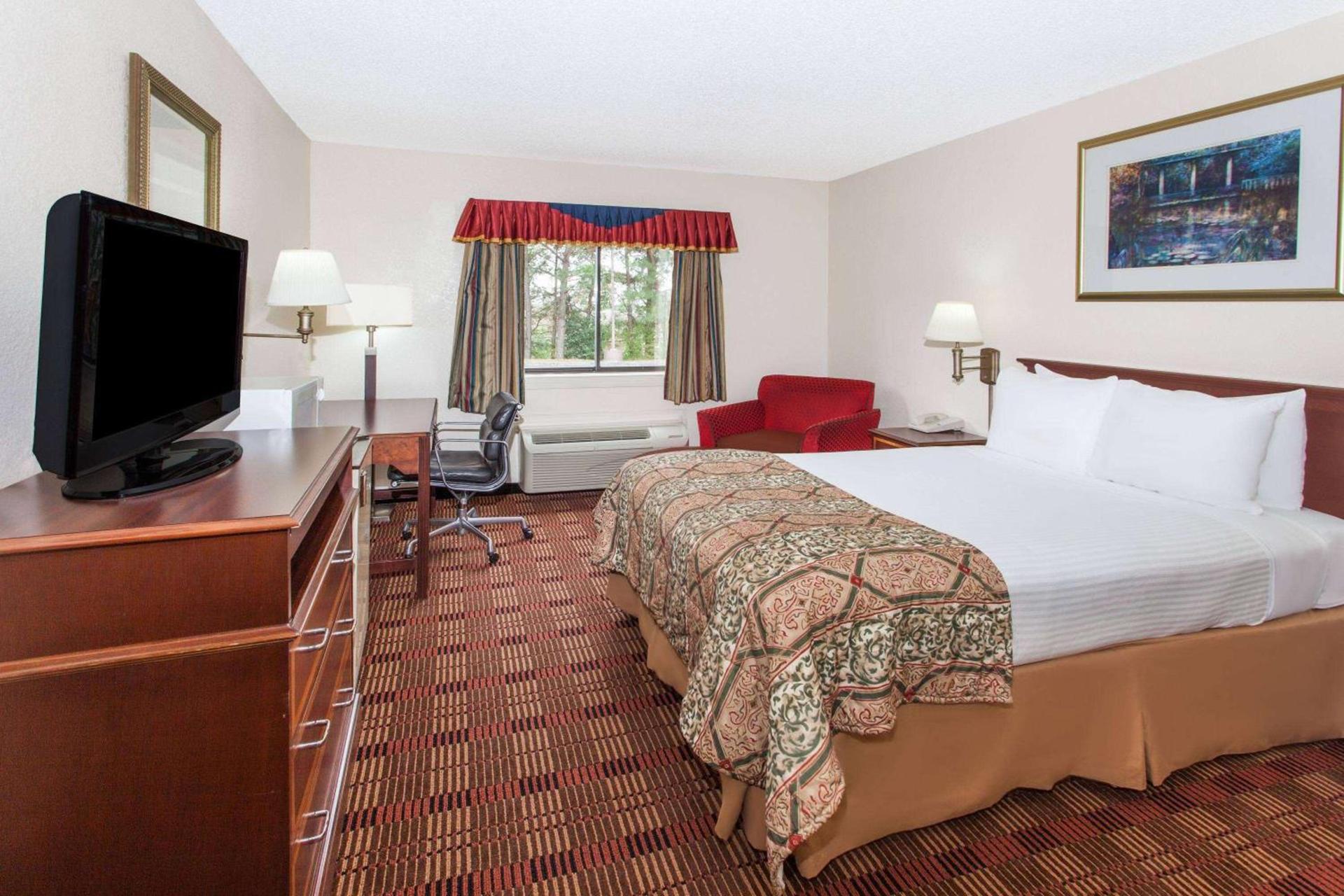 Baymont by Wyndham Smyrna photo 11