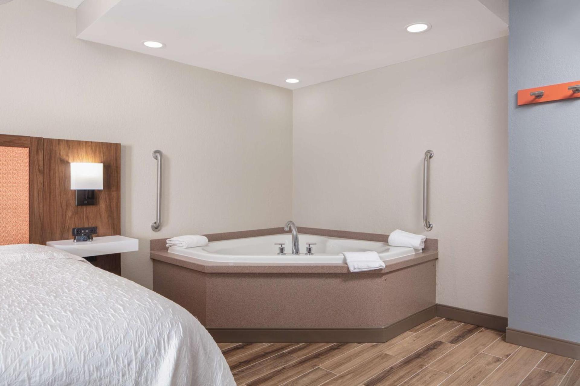 Hampton Inn Joliet-Plainfield I-55 photo 18