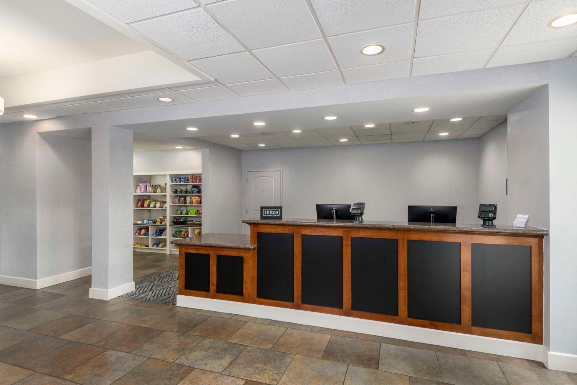 Homewood Suites by Hilton Phoenix North-Happy Valley photo 4