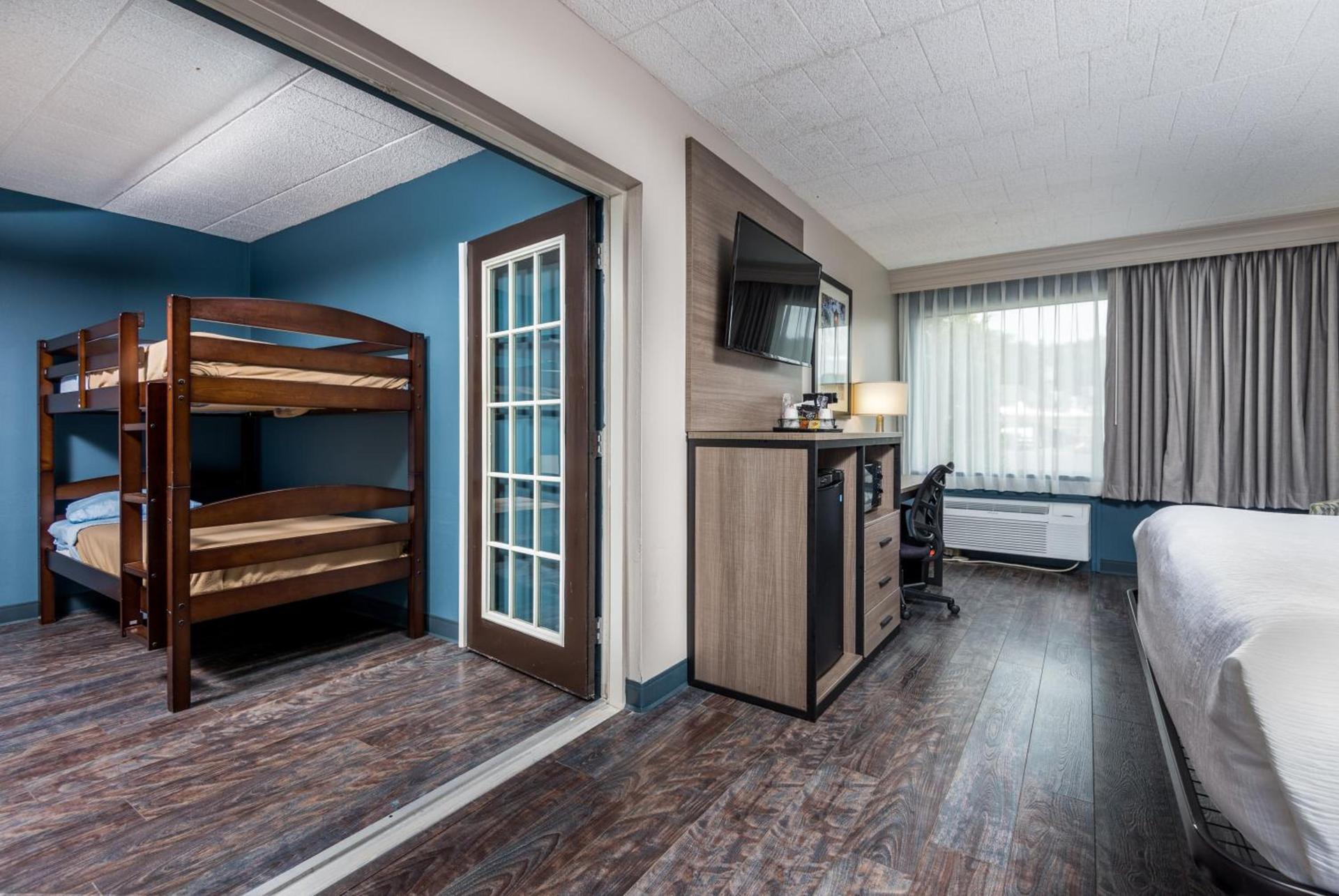Baymont by Wyndham Bartonsville Poconos photo 18