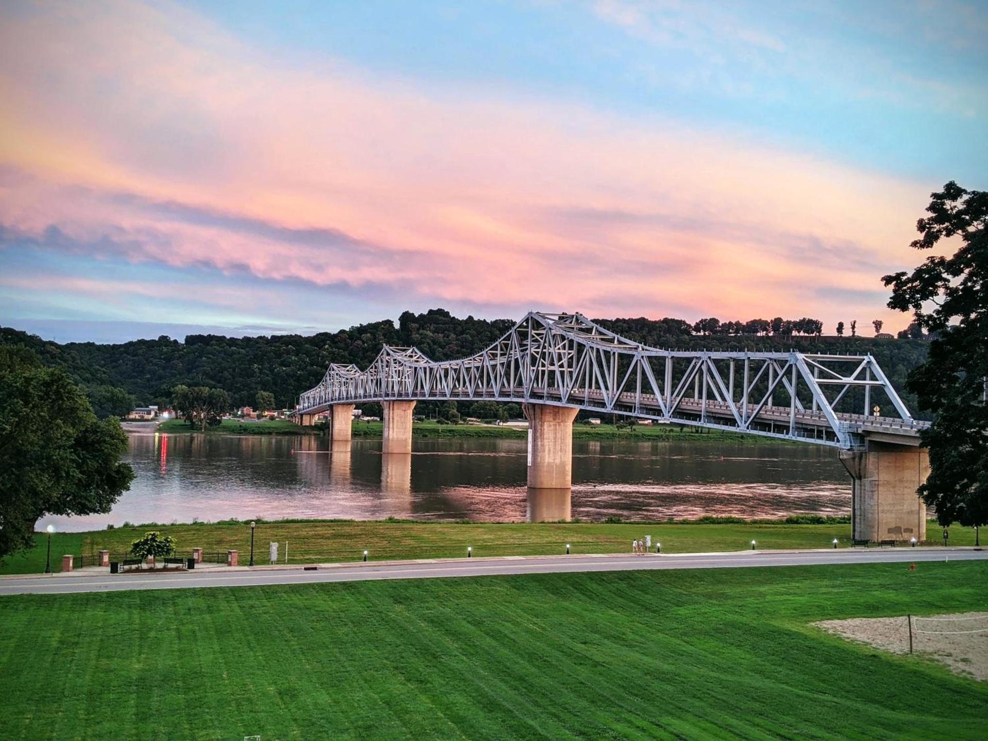 Riverboat Inn & Suites photo 5
