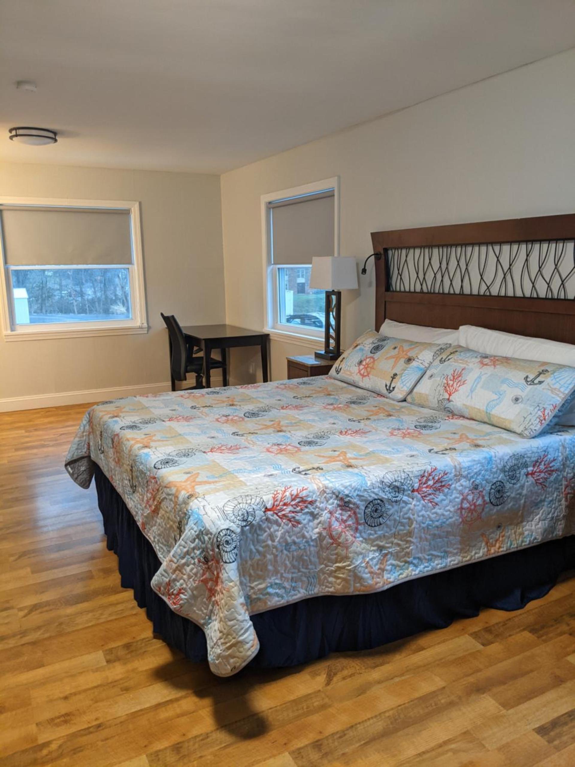 Riverboat Inn & Suites photo 47