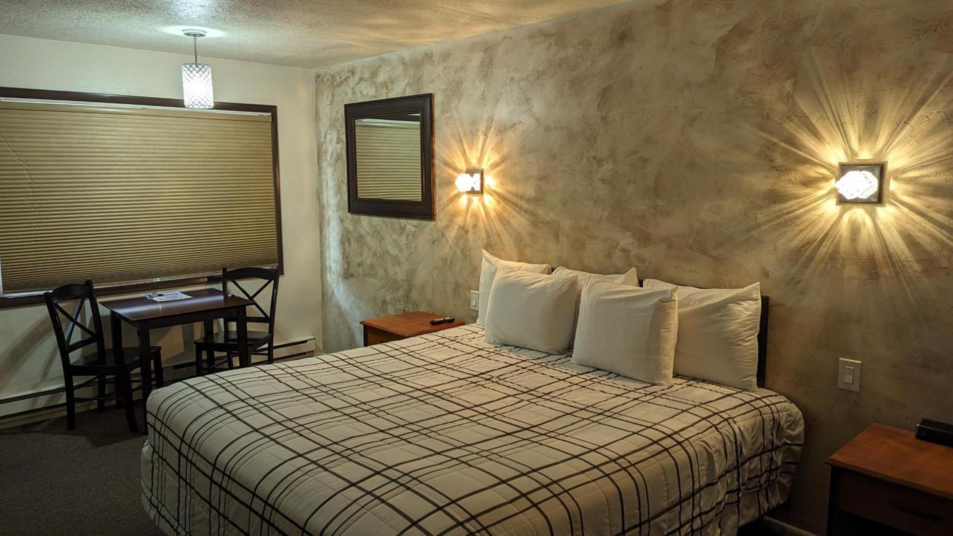 High Desert Inn photo 6