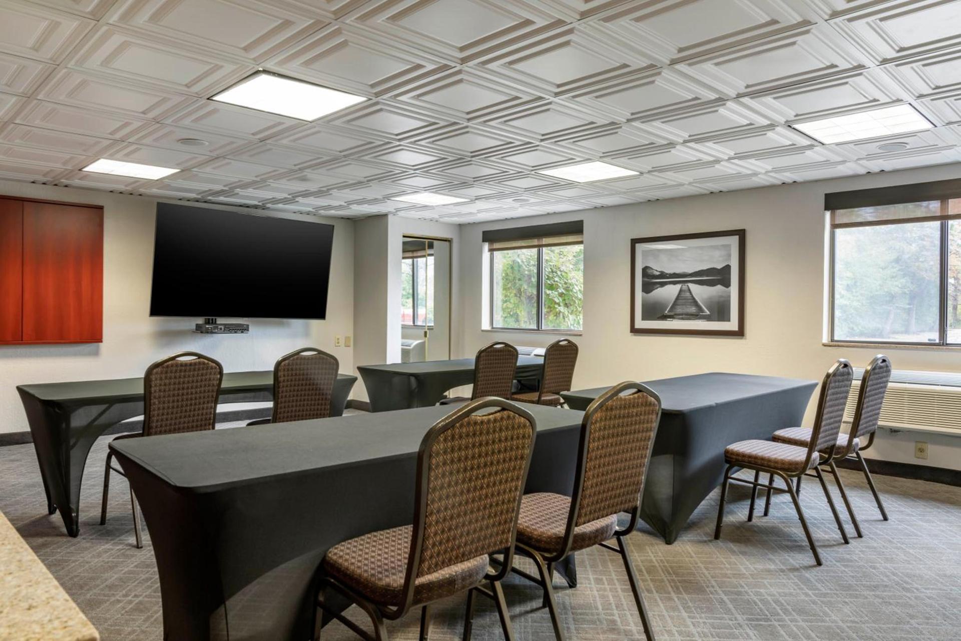Comfort Inn University photo 17