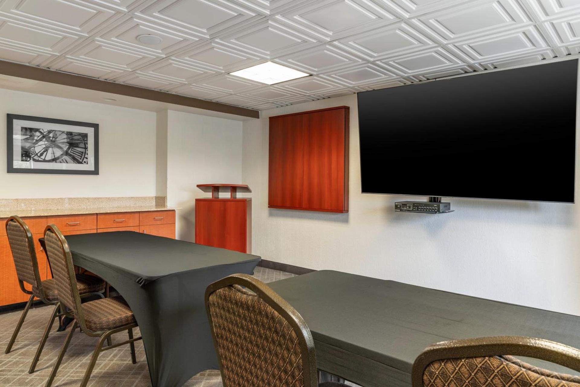 Comfort Inn University photo 16