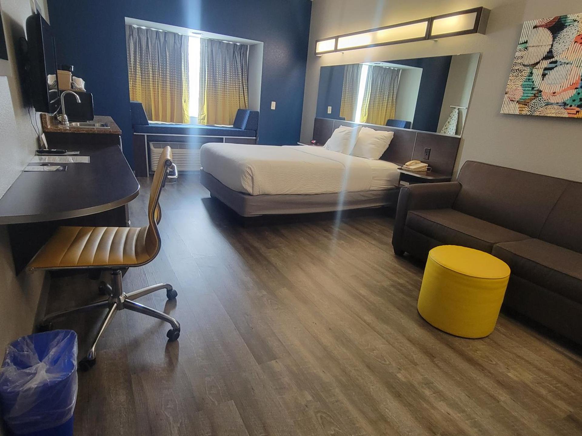 Microtel Inn & Suites by Wyndham Bluffs photo 34