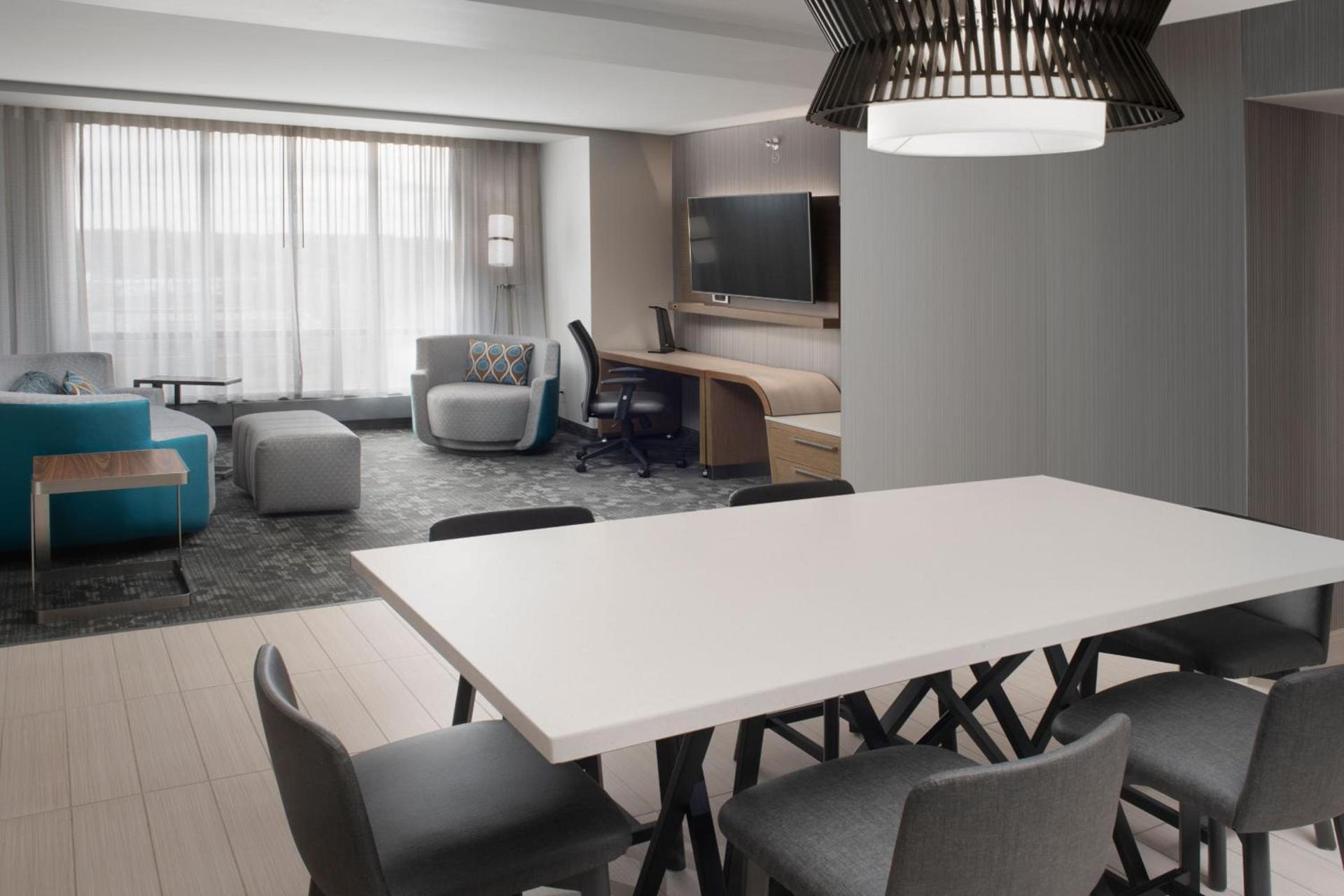 Courtyard by Marriott Edina Bloomington photo 20
