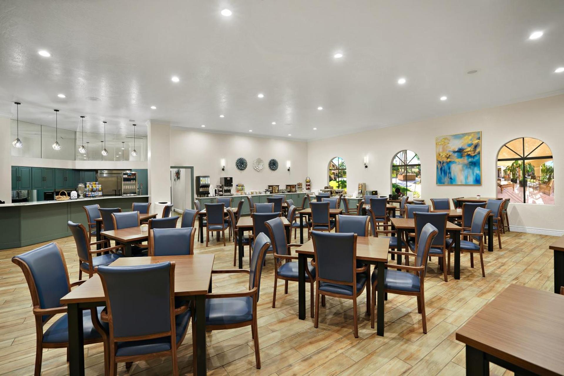 La Fuente Inn & Suites photo 14