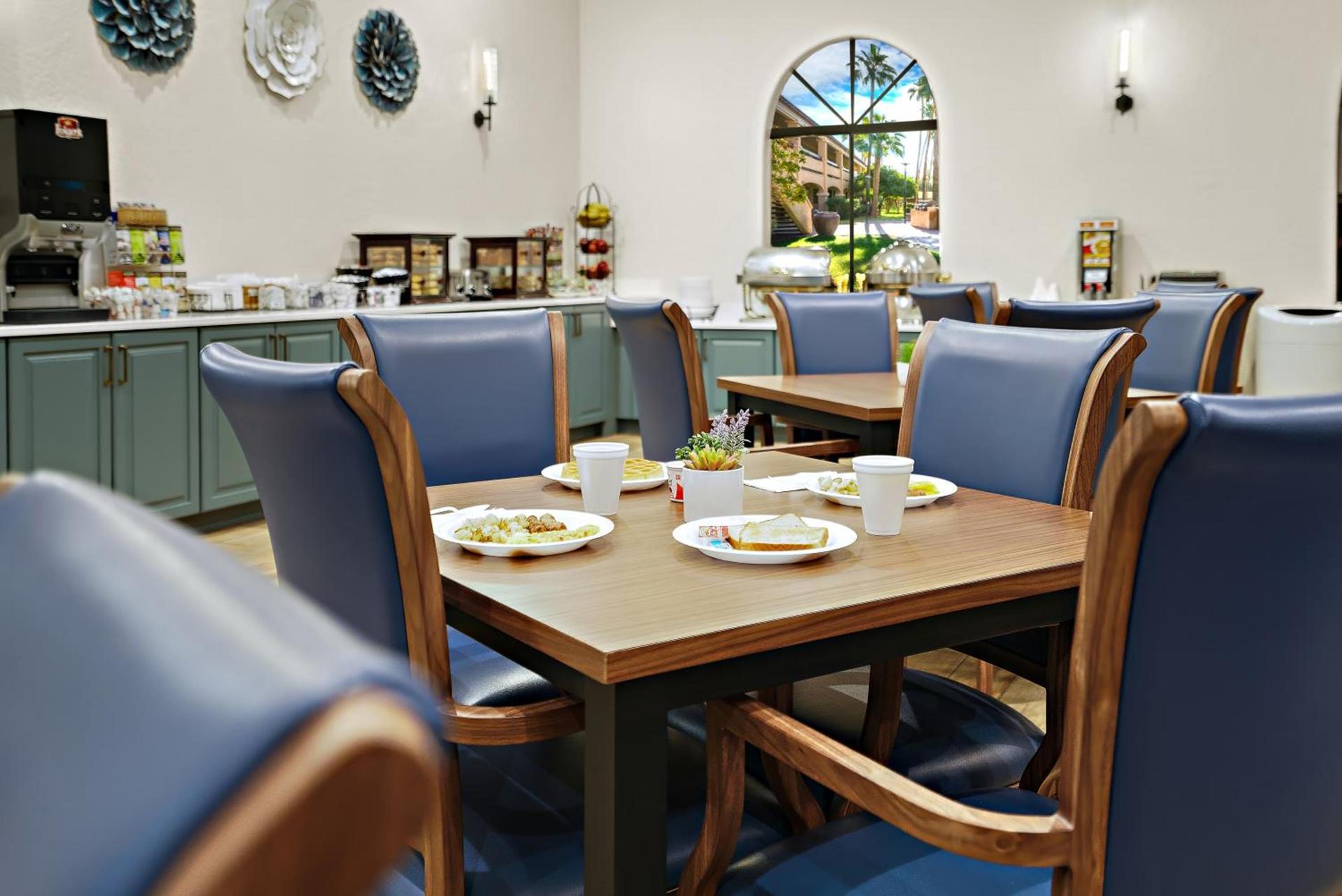 La Fuente Inn & Suites photo 16