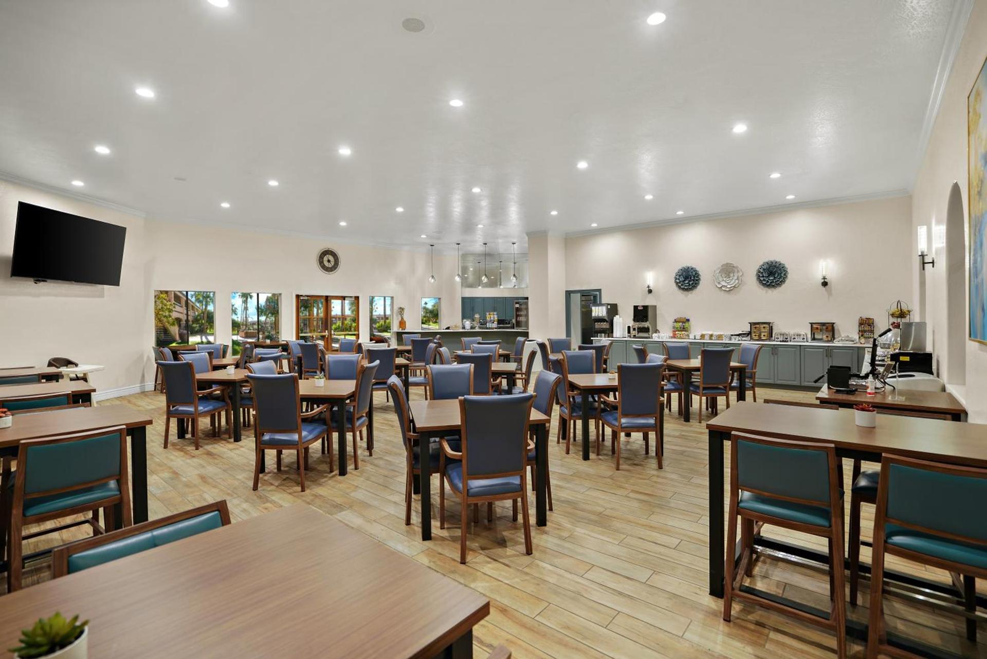 La Fuente Inn & Suites photo 22