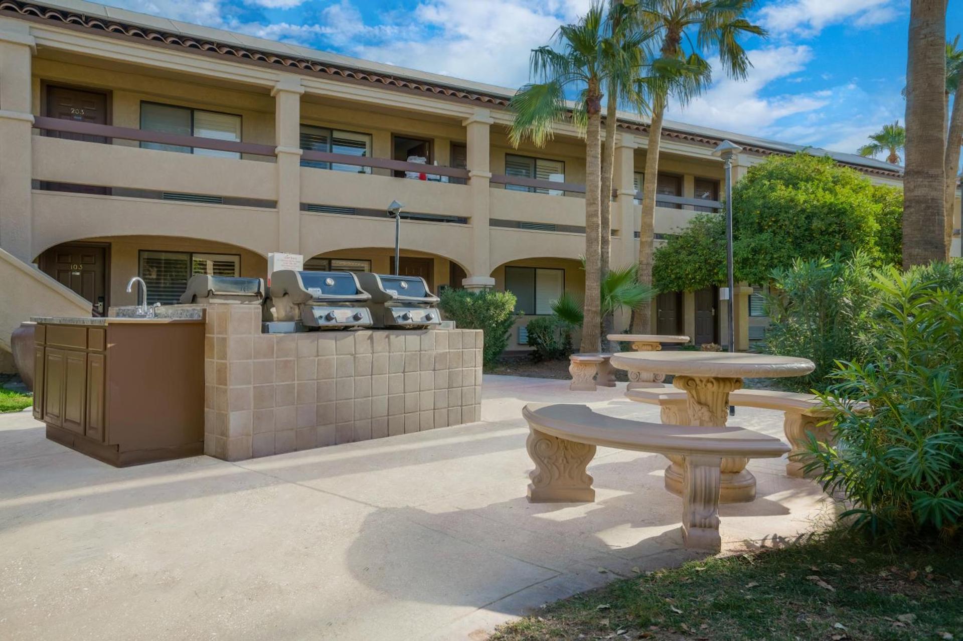La Fuente Inn & Suites photo 23