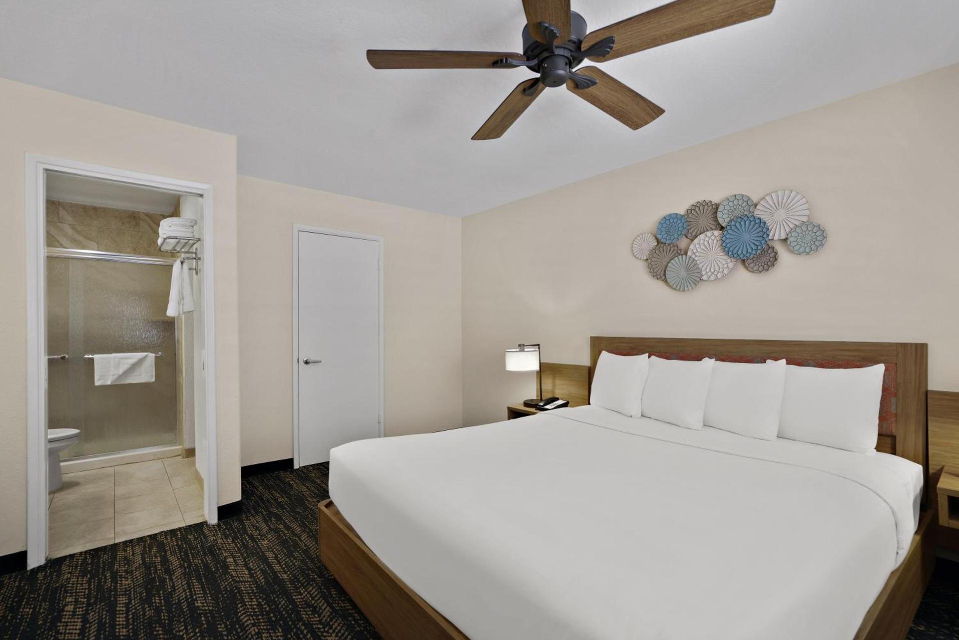 La Fuente Inn & Suites photo 26