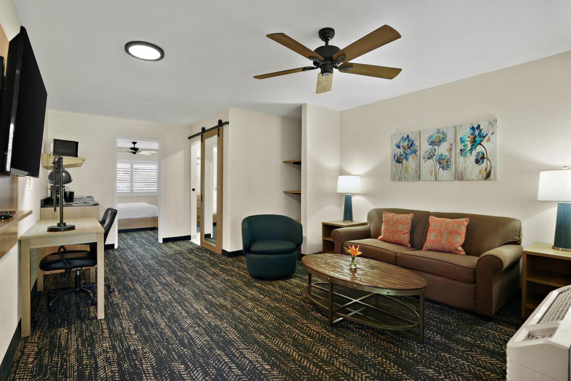 La Fuente Inn & Suites photo 29