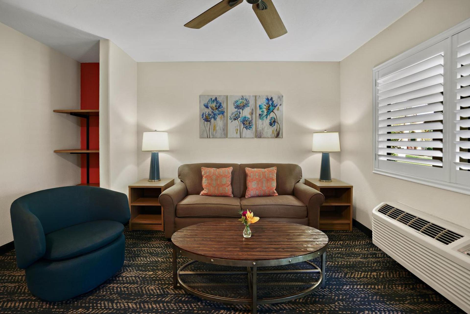 La Fuente Inn & Suites photo 34