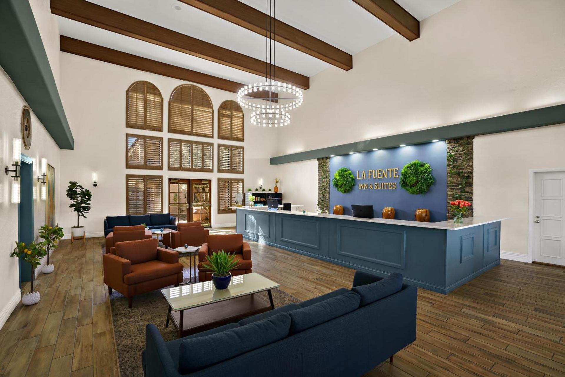 La Fuente Inn & Suites photo 2