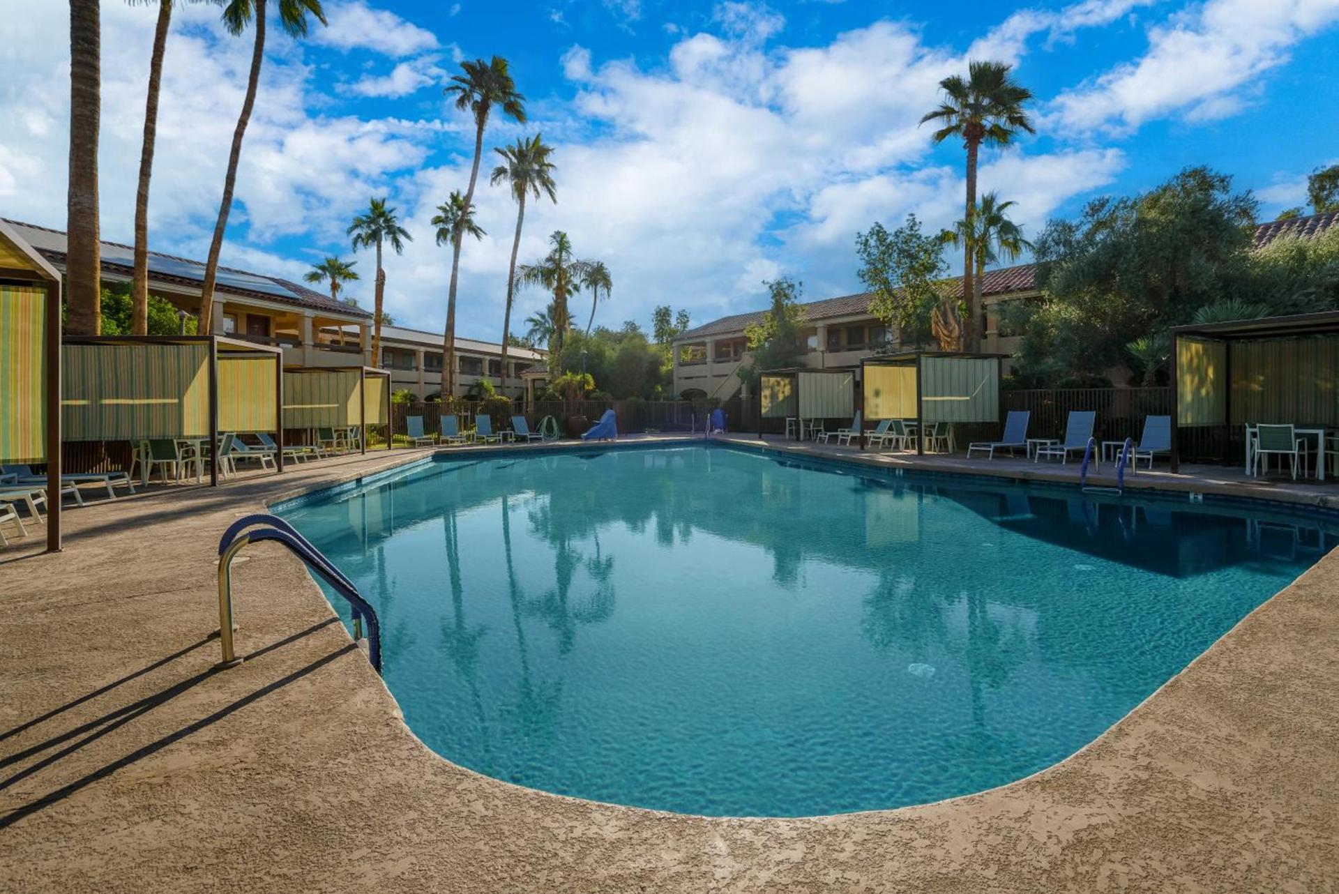 La Fuente Inn & Suites photo 41
