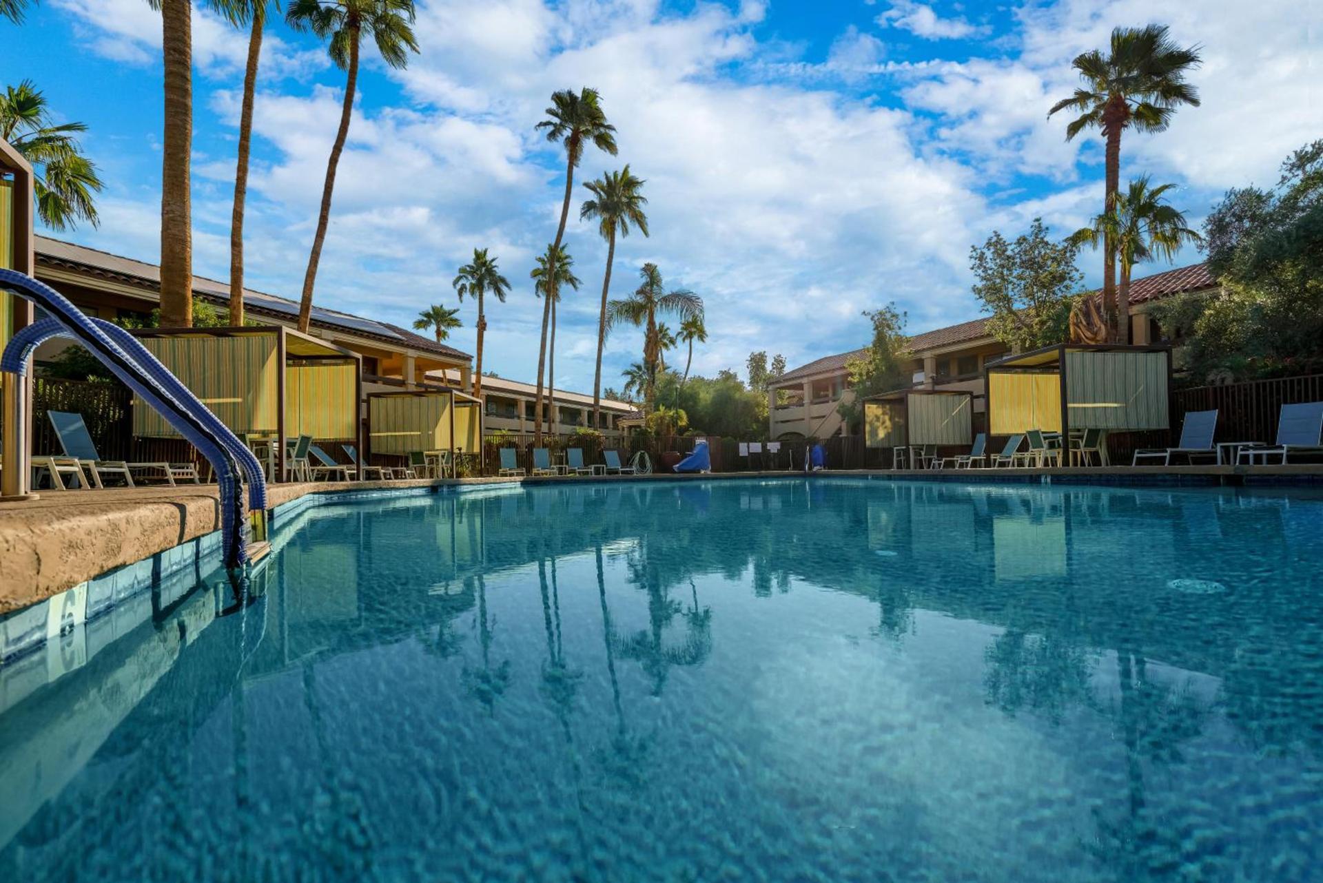 La Fuente Inn & Suites photo 40