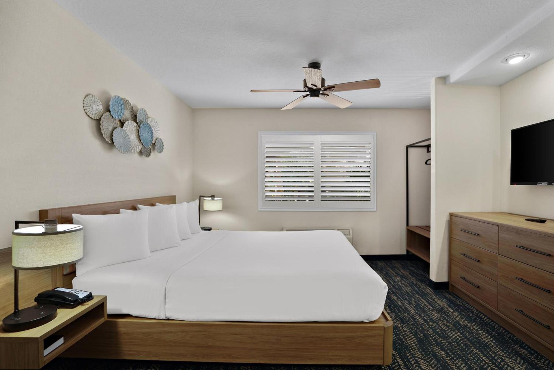 La Fuente Inn & Suites photo 44