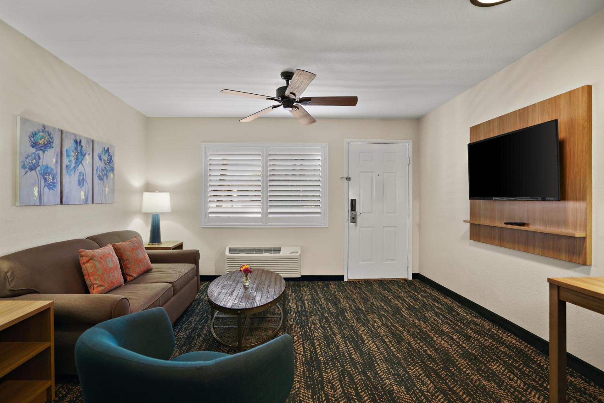 La Fuente Inn & Suites photo 43