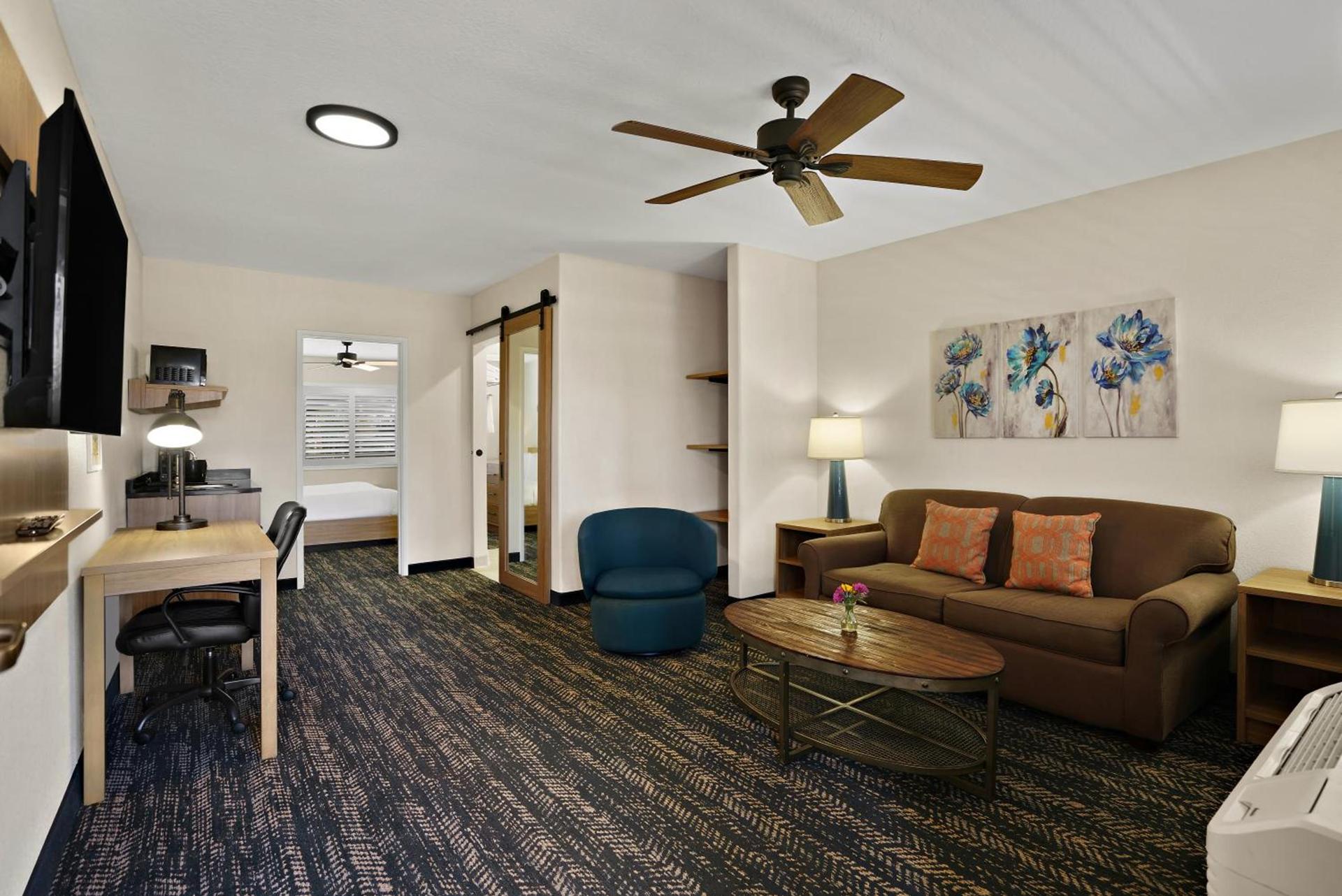 La Fuente Inn & Suites photo 42